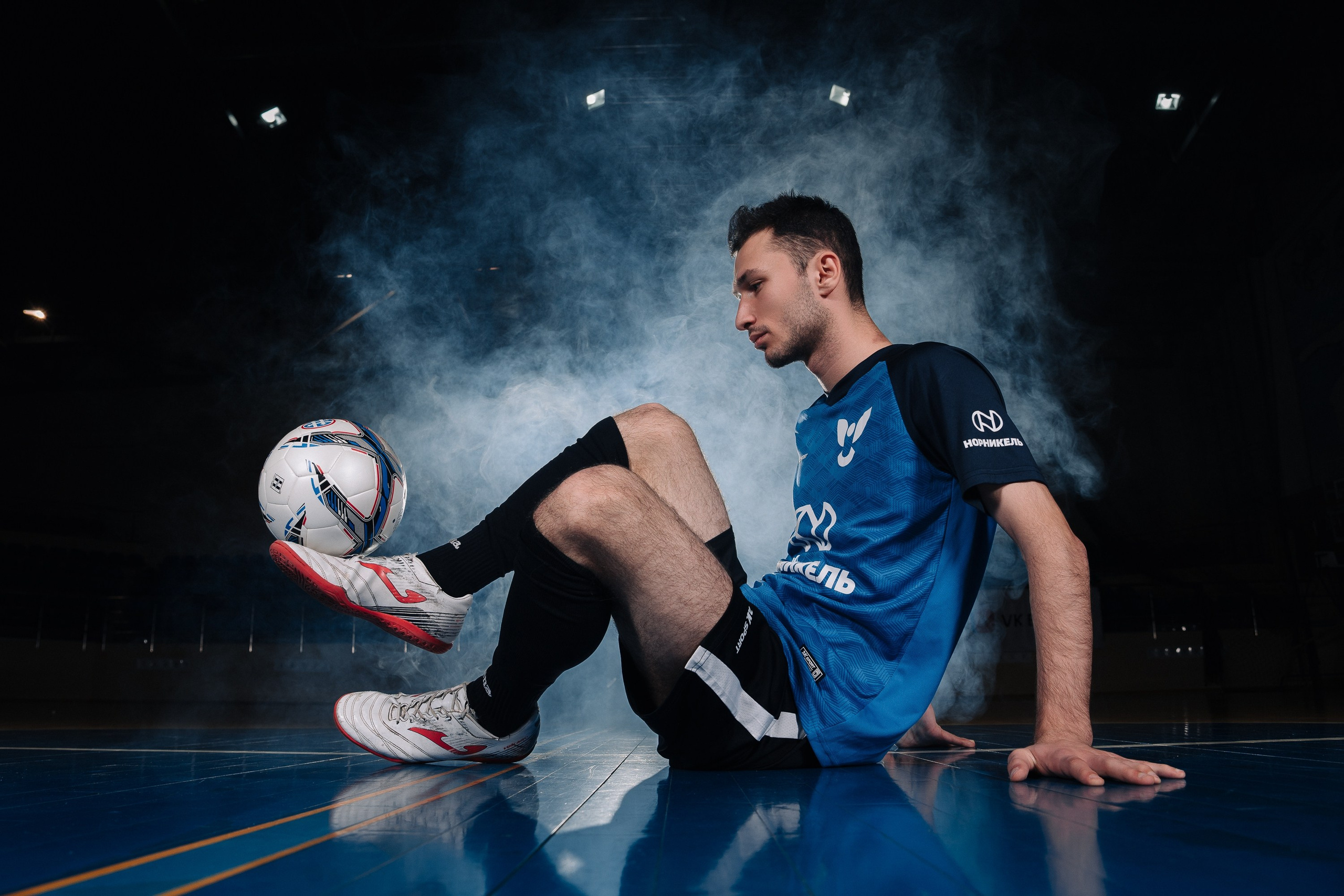 Сборная ВятГУ по мини-футболу. Паша Страхов — фотограф