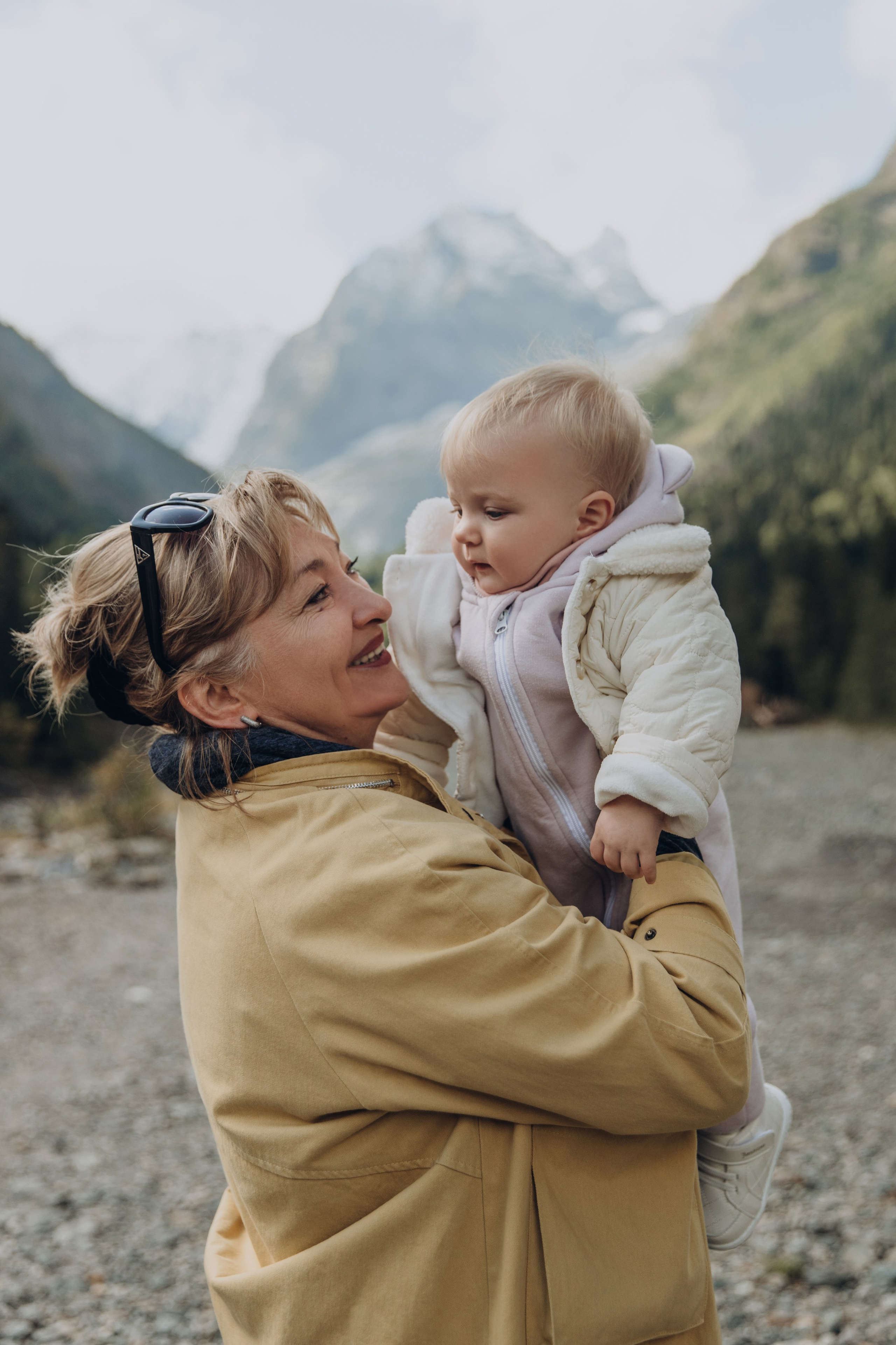 Юля с семьей, Домбай. Портфолио