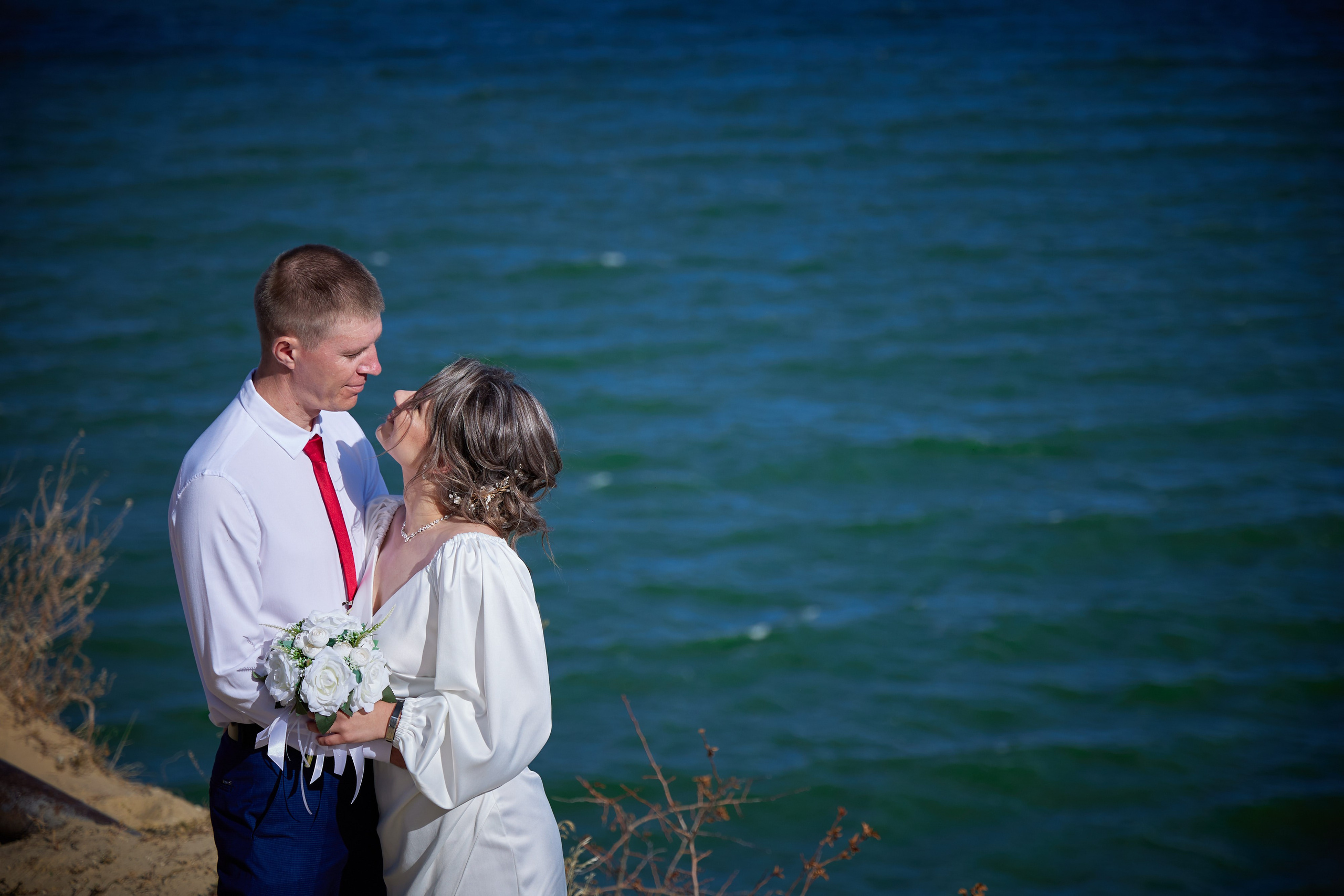 Фотосъемка в ЗАГСе, прогулка молодых, банкет