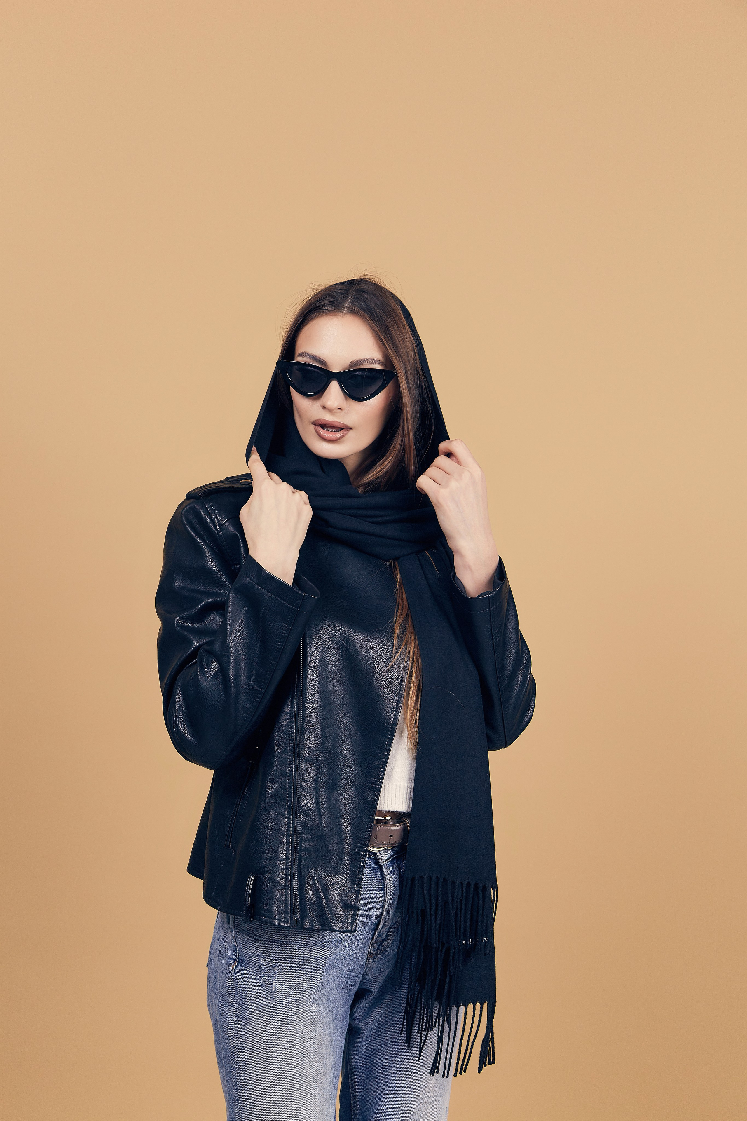 Фотосессия женских шарфы. Фотограф Руслан Потапов в Краснодаре