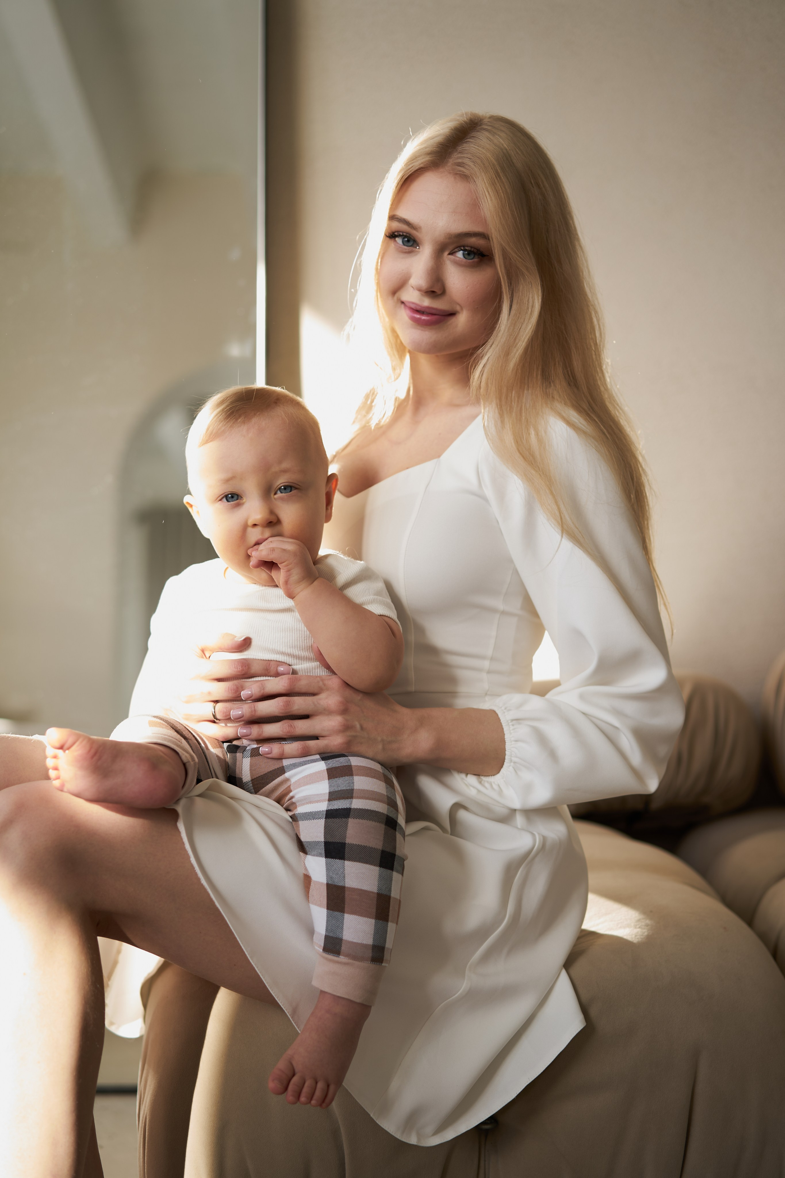 Семейная фотосессия в студии. Фотограф Екатеринбург Кокшарова Александра