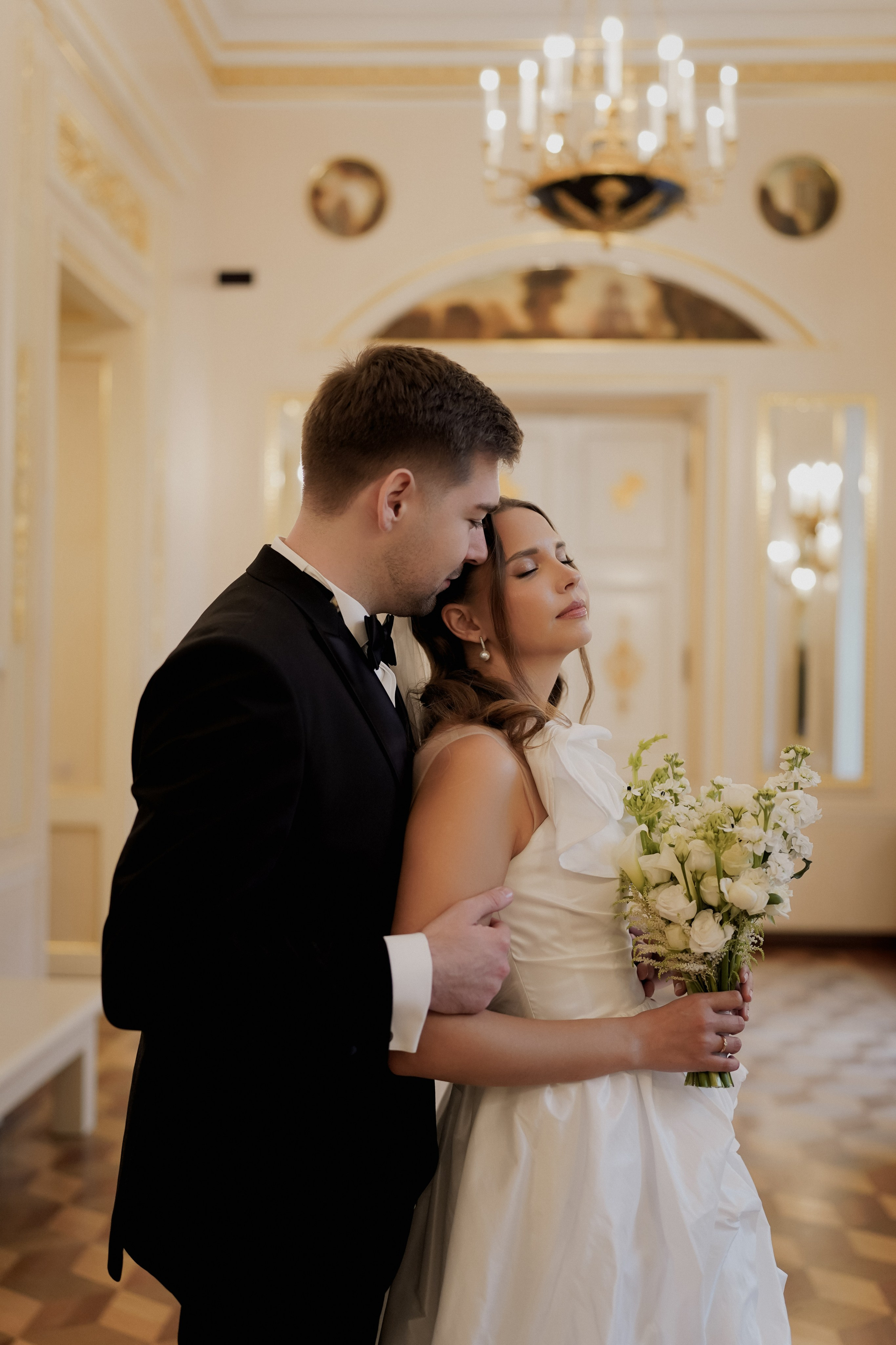 Совместные сборы жениха и невесты в отеле «Marriot Imperial Plaza» и свадебная Фотосессия на территории «Царицыно»