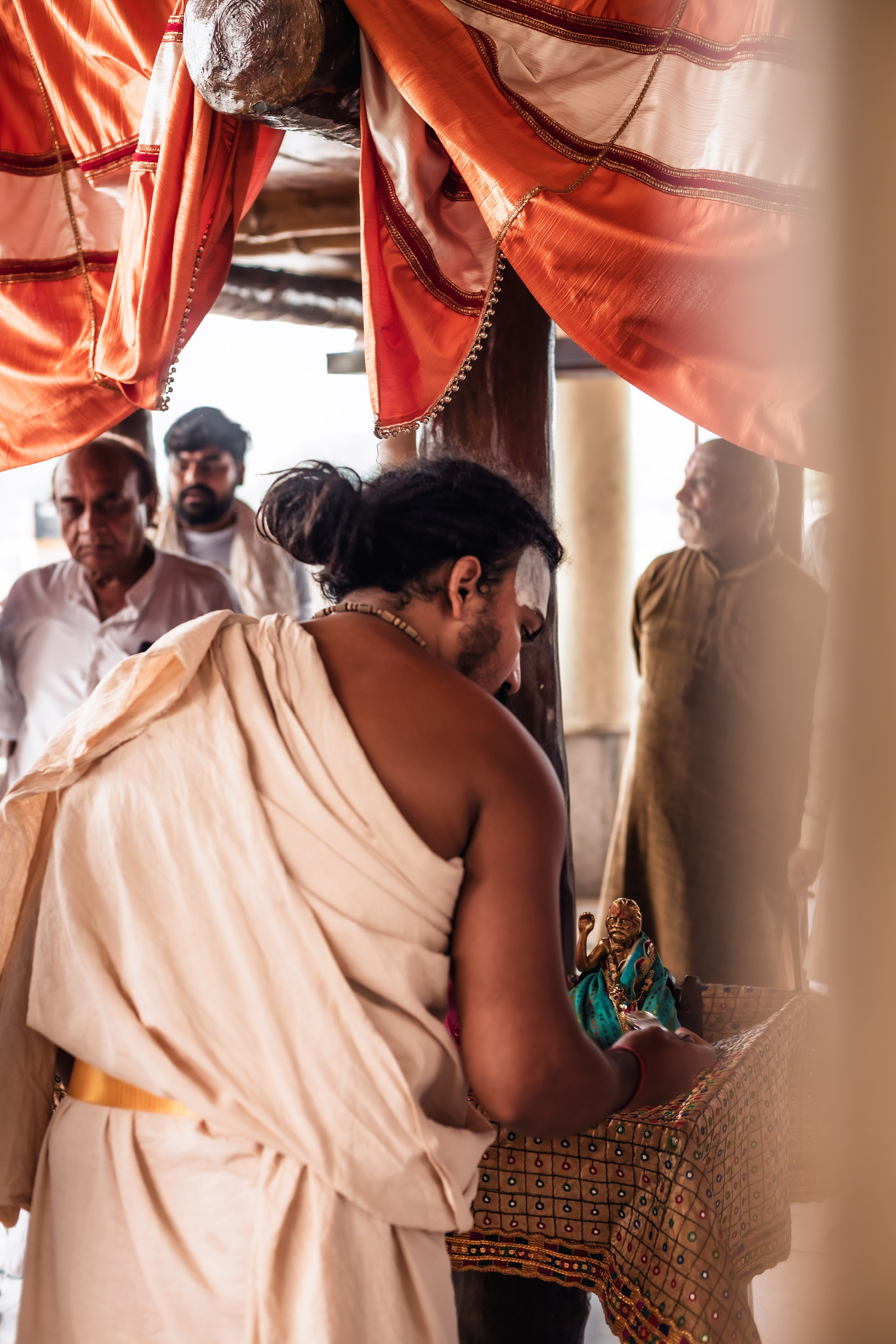 Abhisheka Devraha Baba on Sri Devdas ji maharaj bd. Mariam Bagdasaryan