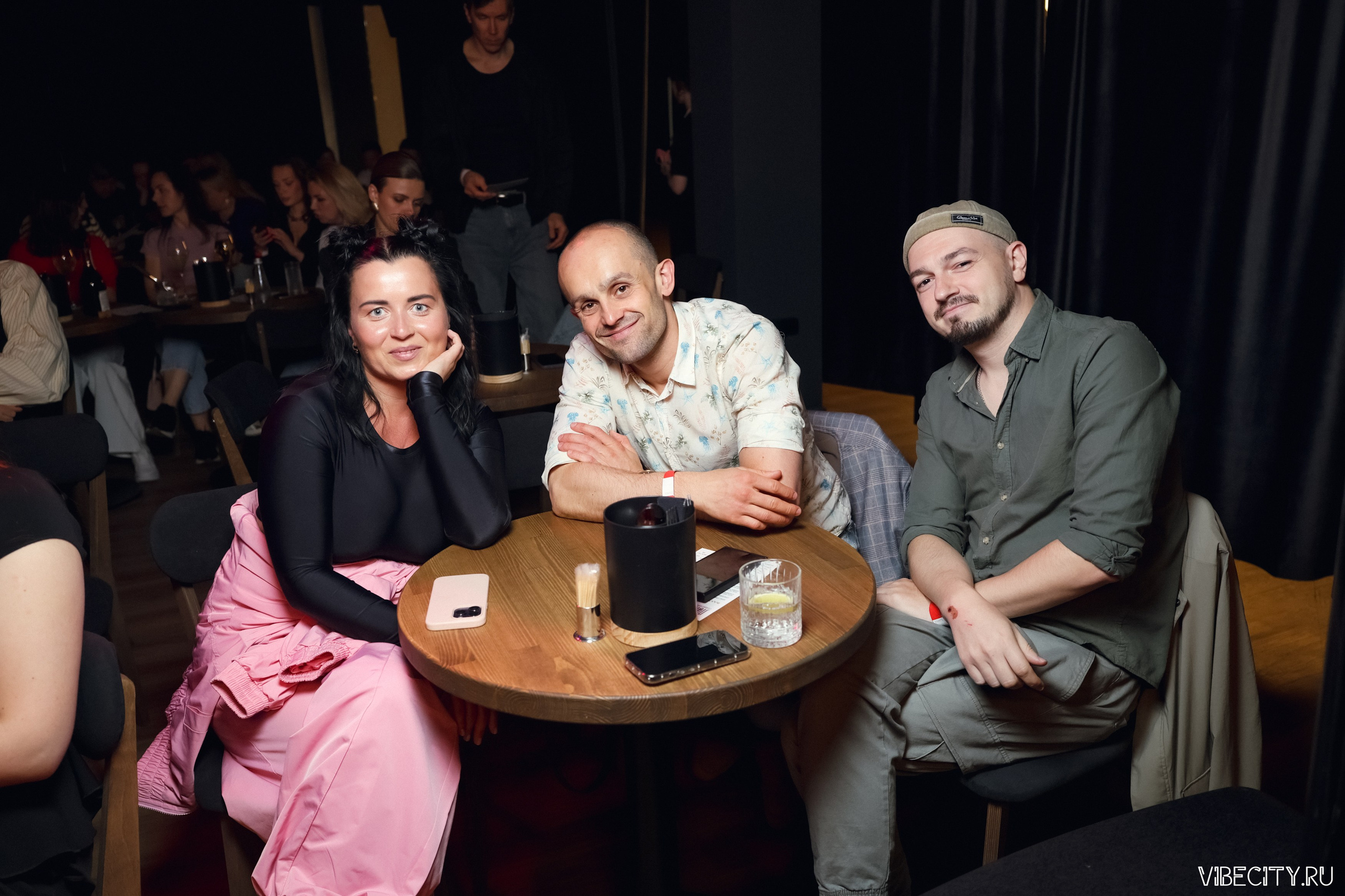 Стендап клуб Локация. VIBECITY.RU Вайб Сити Ру Фоторепортажи Фотоотчеты Калининград