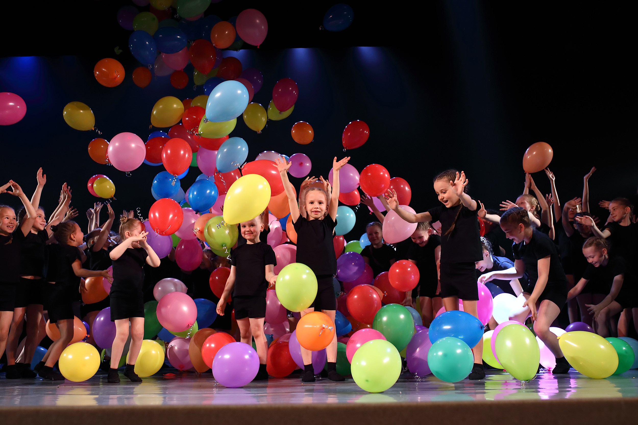 Репортажная фотосессия сцены. Свадебный и семейный фотограф и видеограф в Екатеринбурге Полянские Тимур и Анастасия