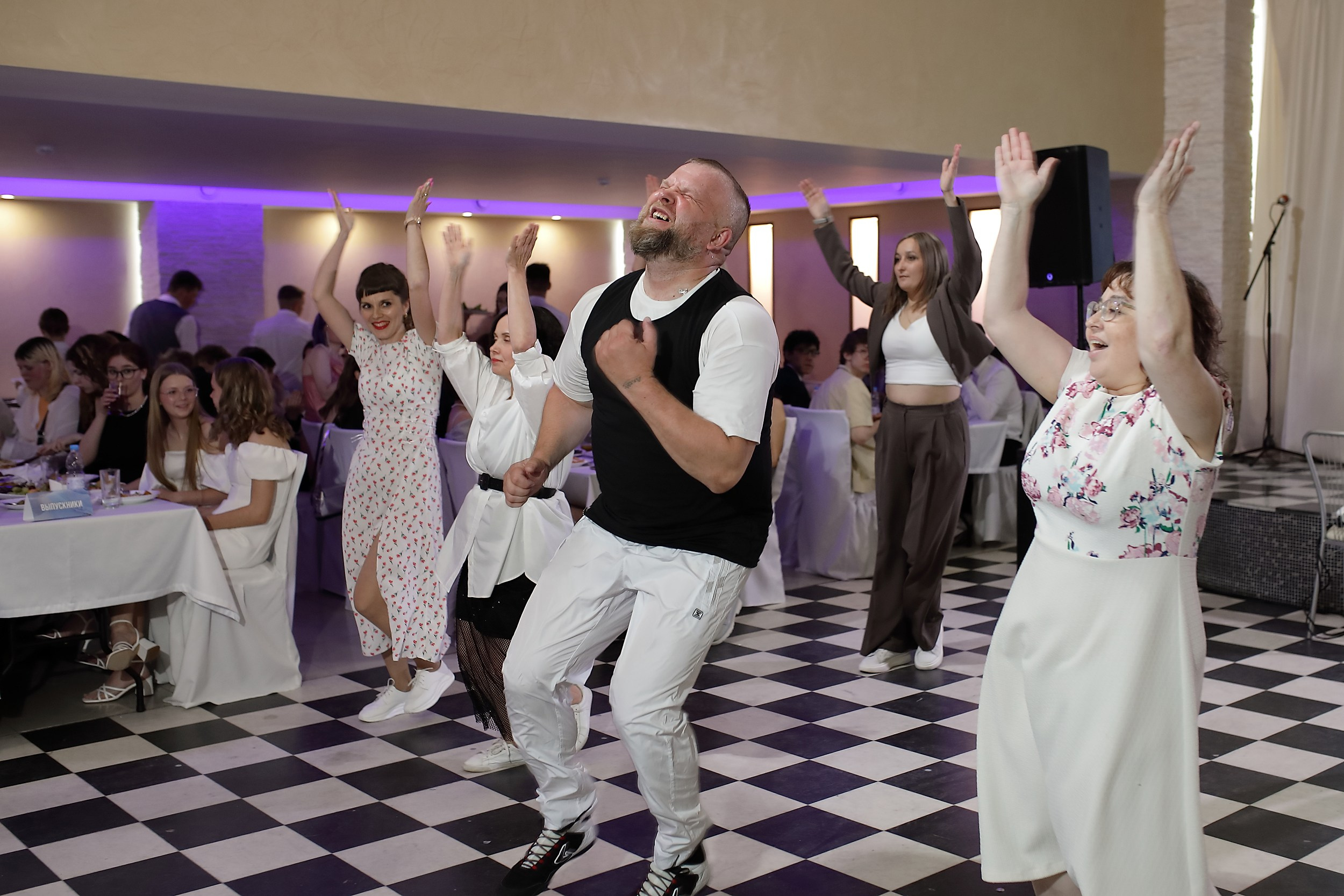 Фотосъёмка выпускного Екатеринбург. Свадебный и семейный фотограф и видеограф в Екатеринбурге Полянские Тимур и Анастасия