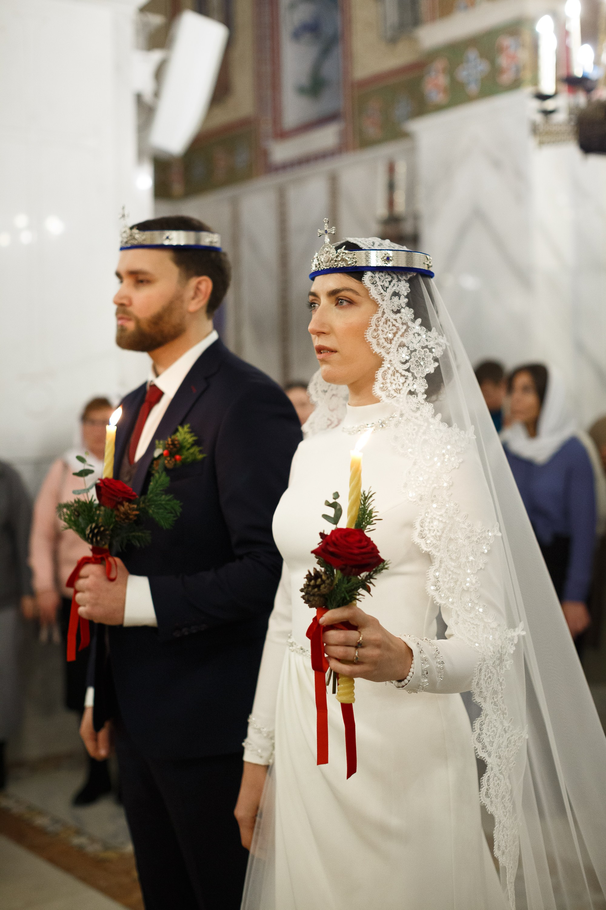 Венчание в храме Покрова Пресвятой Богородицы в Ясенево. Фотограф Арсений Юревич.
