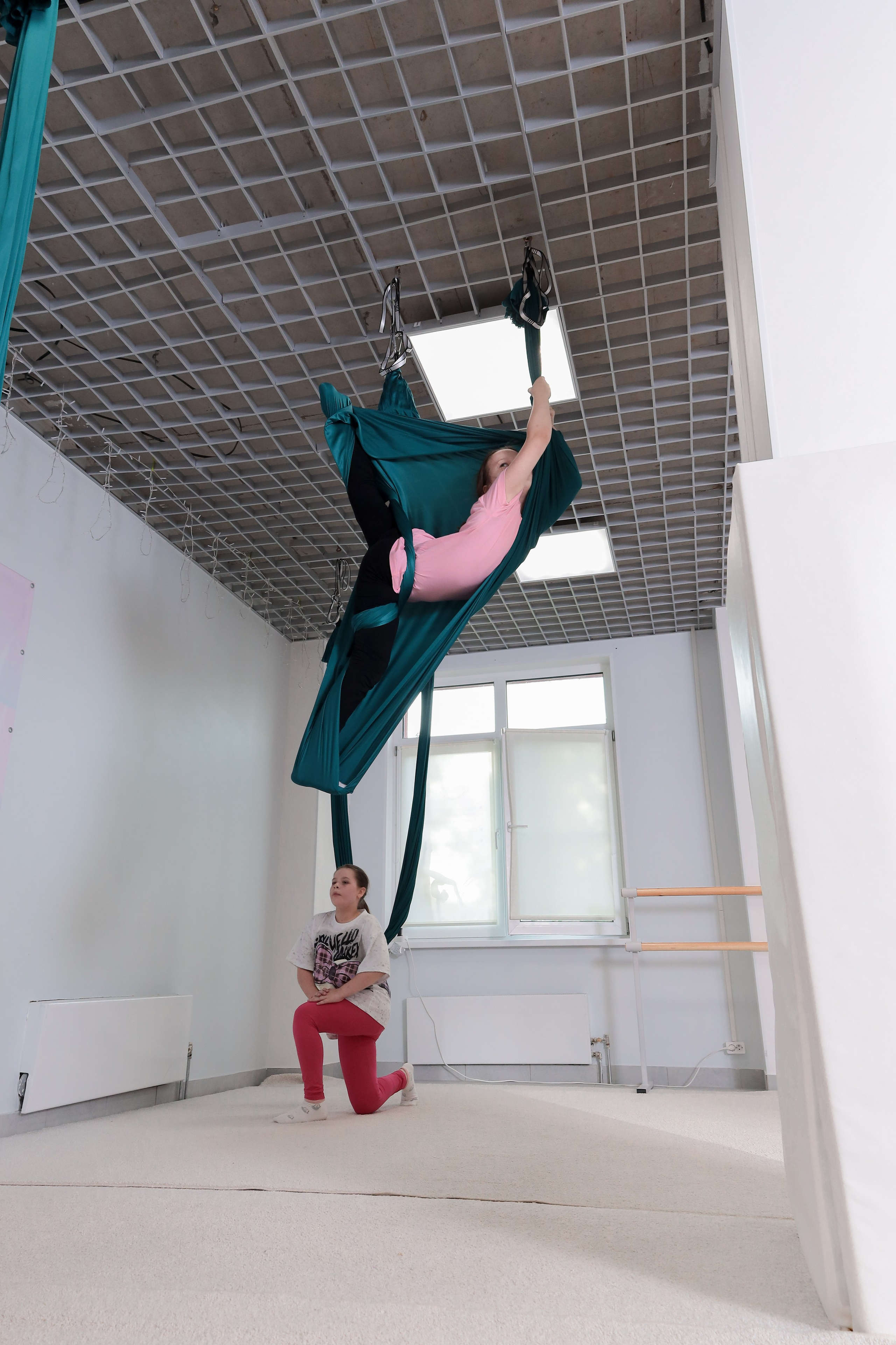 Детская аэройога. Фотограф Надршина Лилия