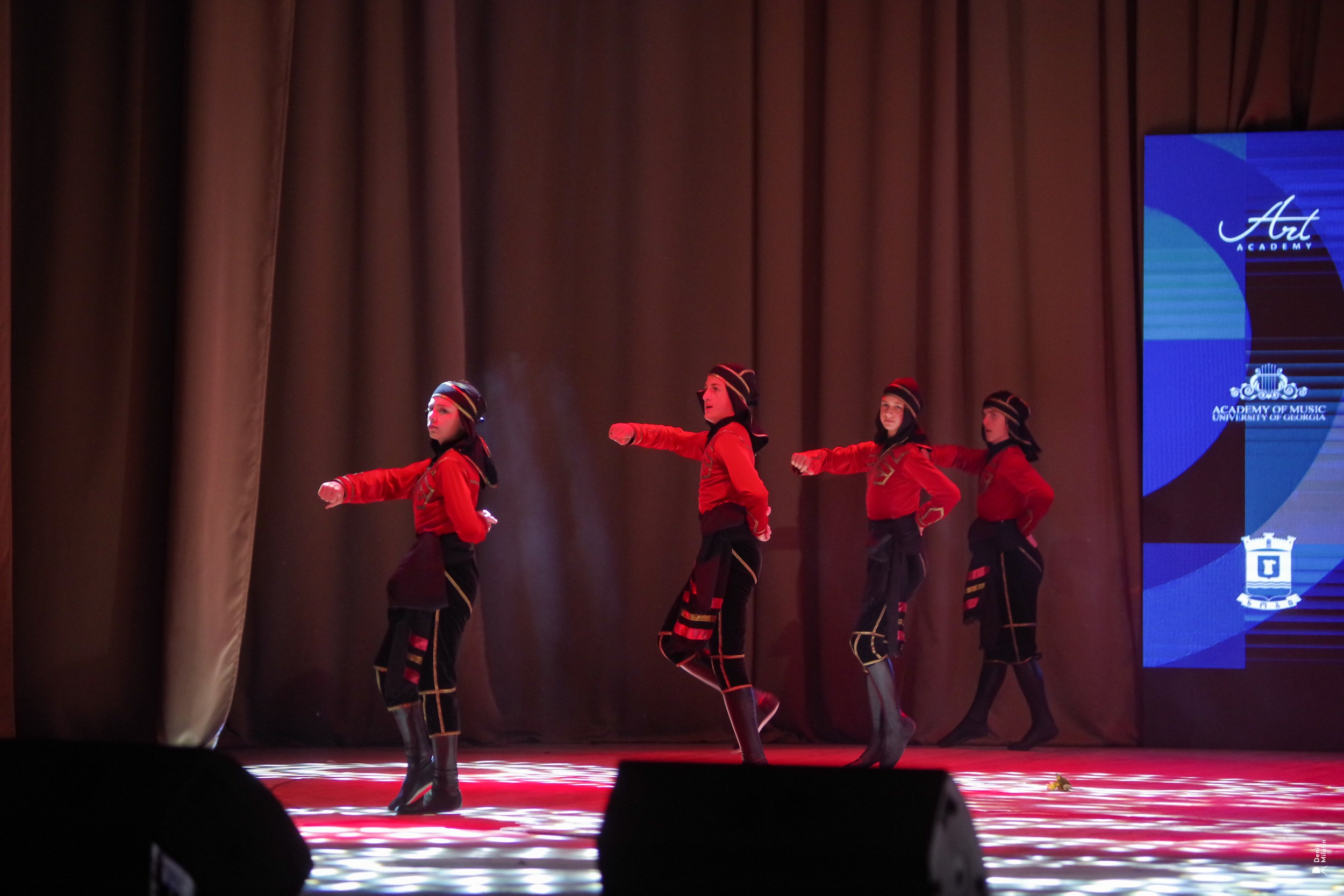 Танцы в Хоби. Портретный фотограф Денис Милютин