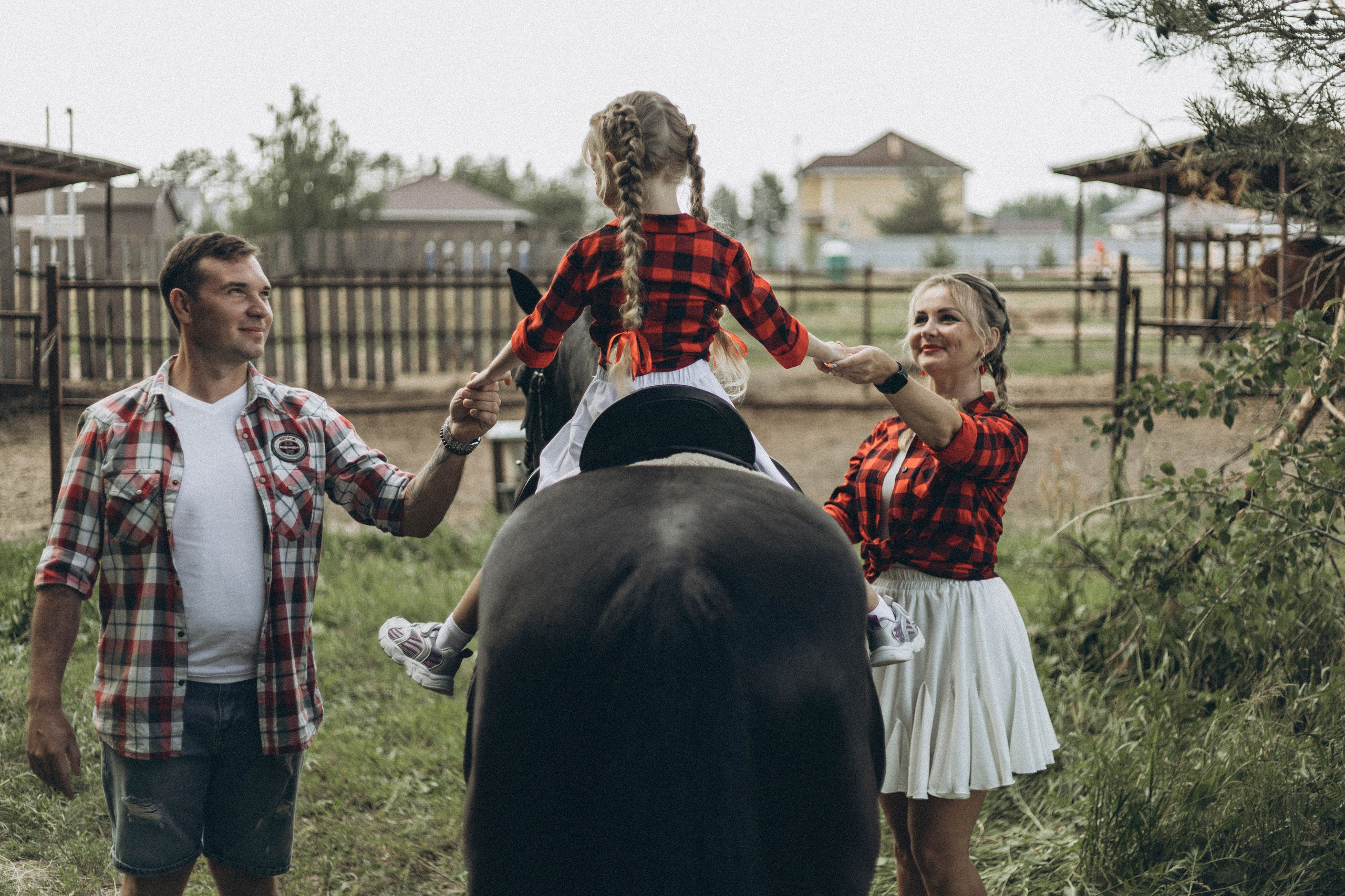 Семейная прогулка с лошадкой. Семейный и детский фотограф в Рязани Васюгова Мария