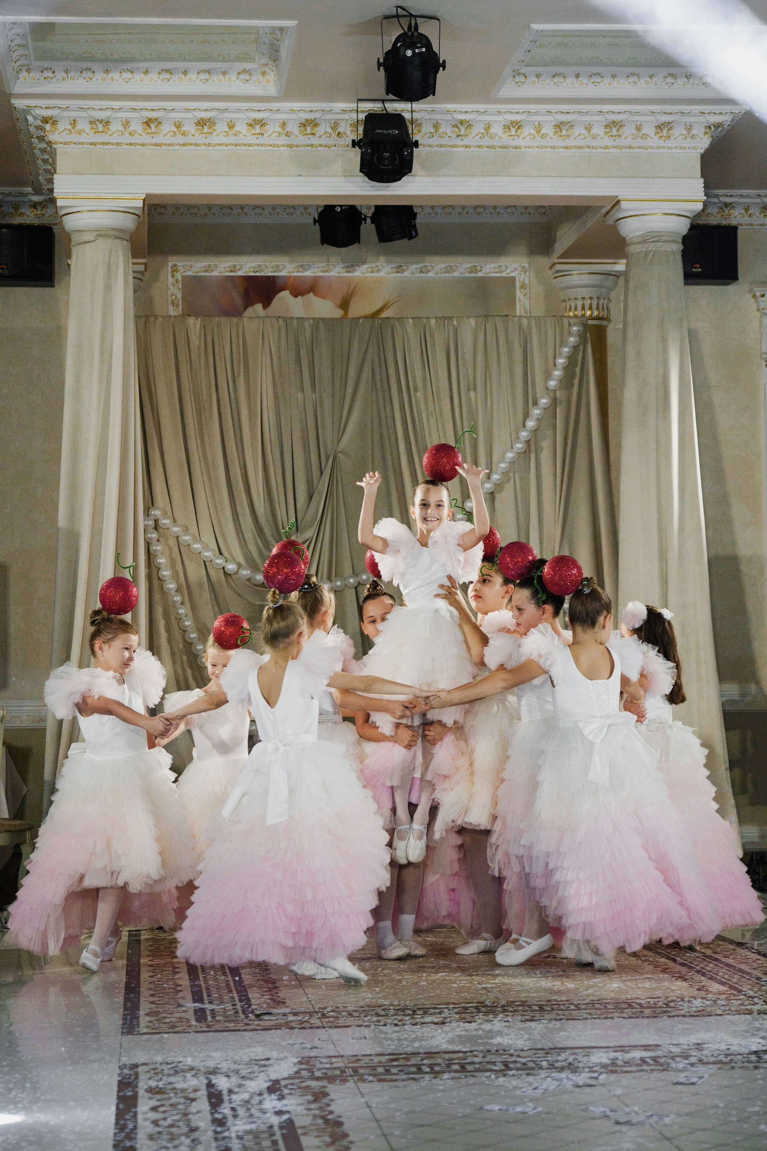 Свадебная камерная свадьба в Краснодаре от TWINS STUDIO. ТВИНС СТУДИО — лучшие свадебные фотографы и видеографы в Краснодаре