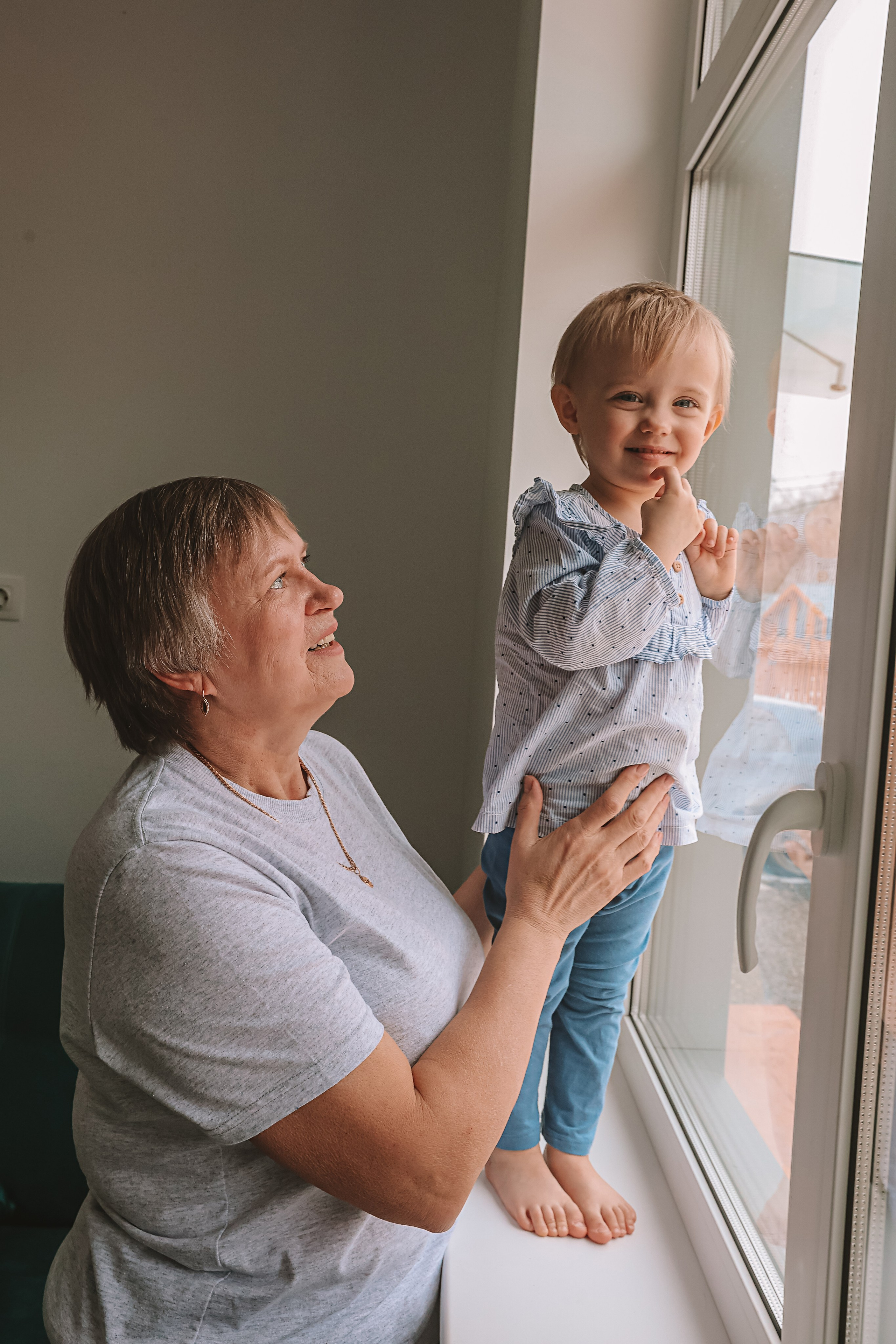 Семейная в домике (репортаж). Семейный фотограф Тюмень, фотограф на роды Салмина Мария