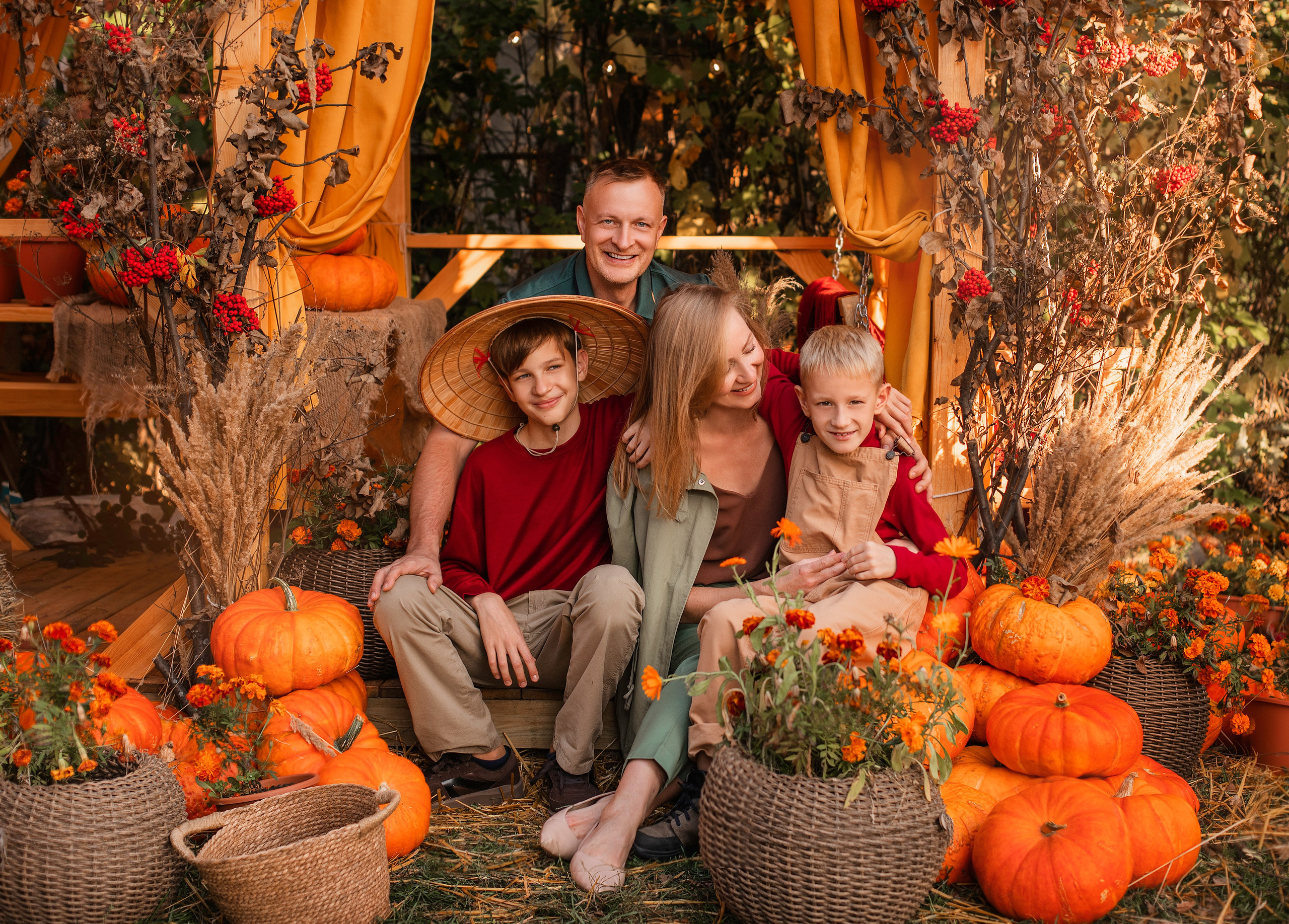 Семейная съёмка в локации «Фото-дача». Фотограф Елена Аленская