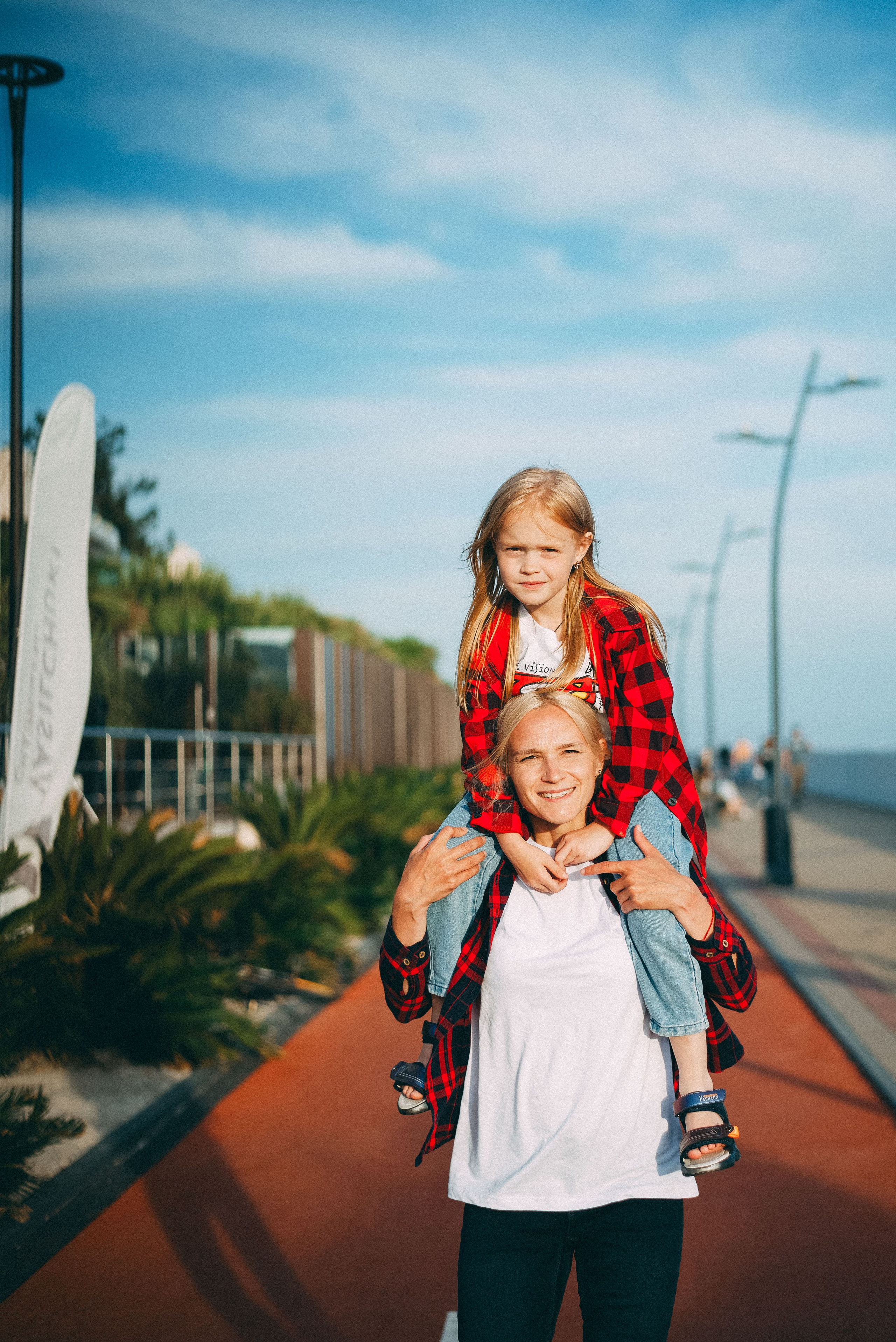 Фотосессия в Сириусе набережная олимпийского парка. Фотограф в Сочи — Маргарита Поганова