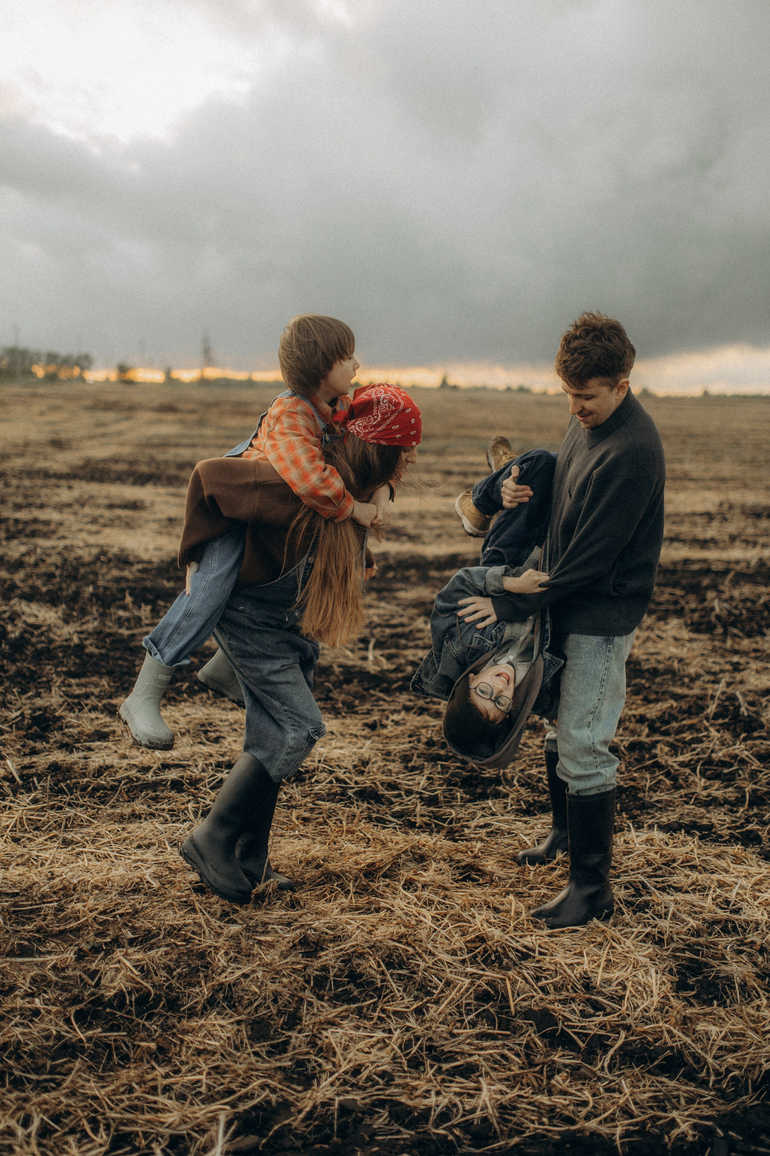 Семейная фотосессия на ферме. Семейный и свадебный фотограф в Новосибирске/Бийске Екатерина Логинова