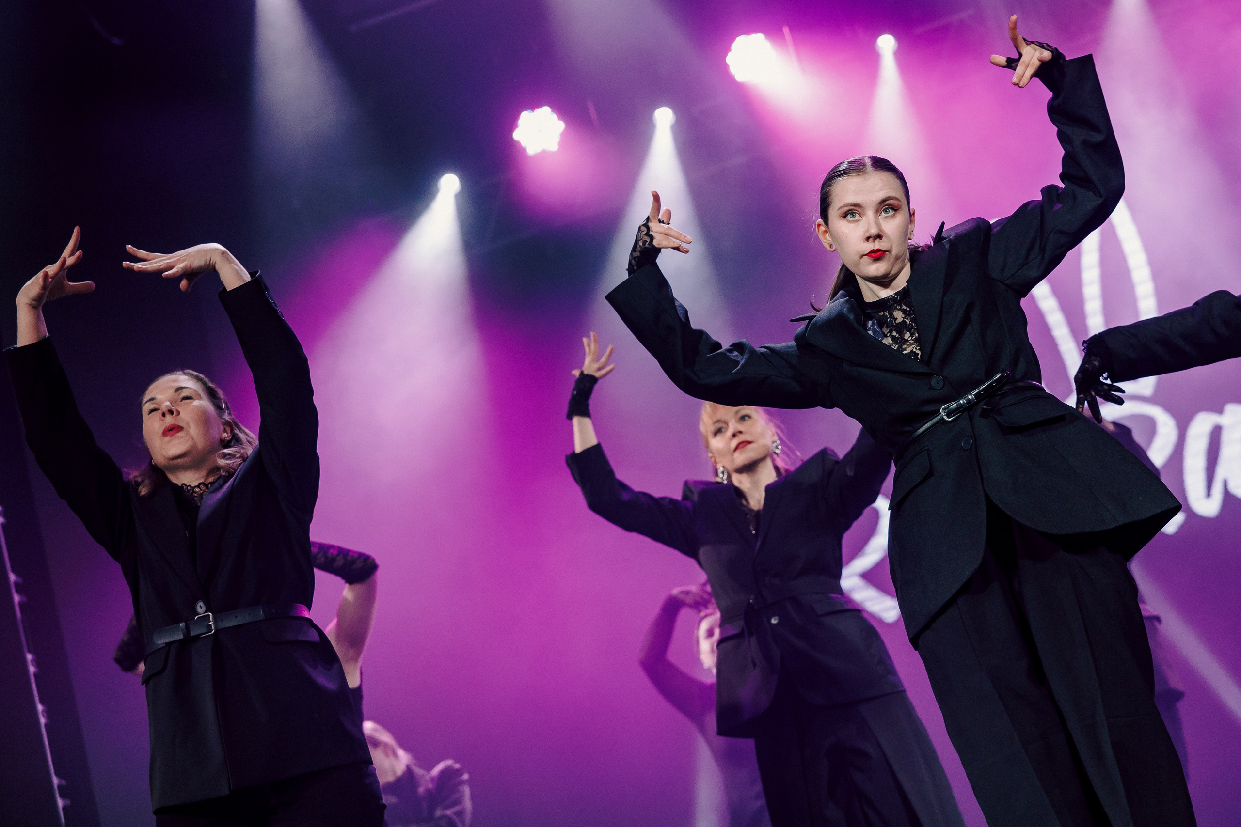 Отчётный концерт танцевальной школы «Red Rabbits» 2025. Лёшка Варзегов — фотограф