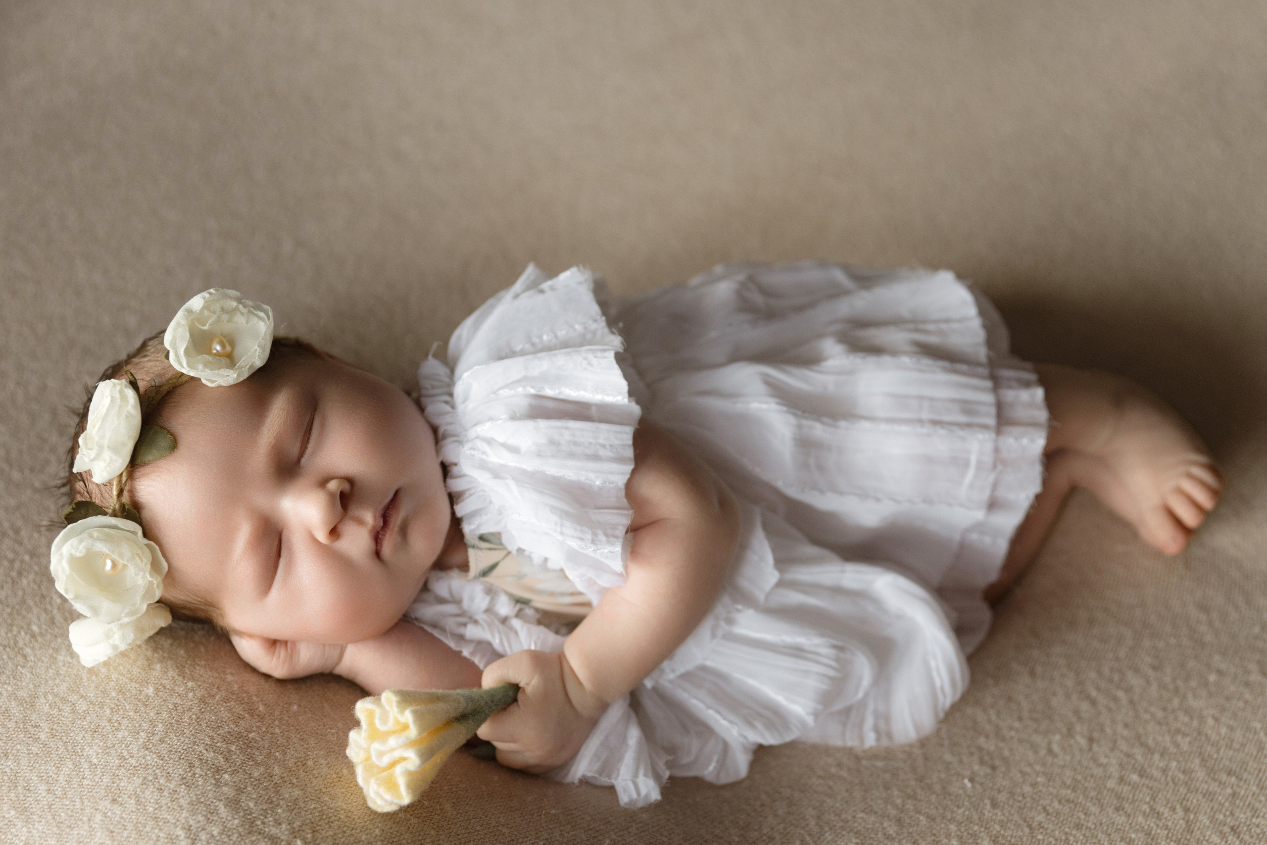 платье для newborn-фотосессии девочки, минималистичный стиль