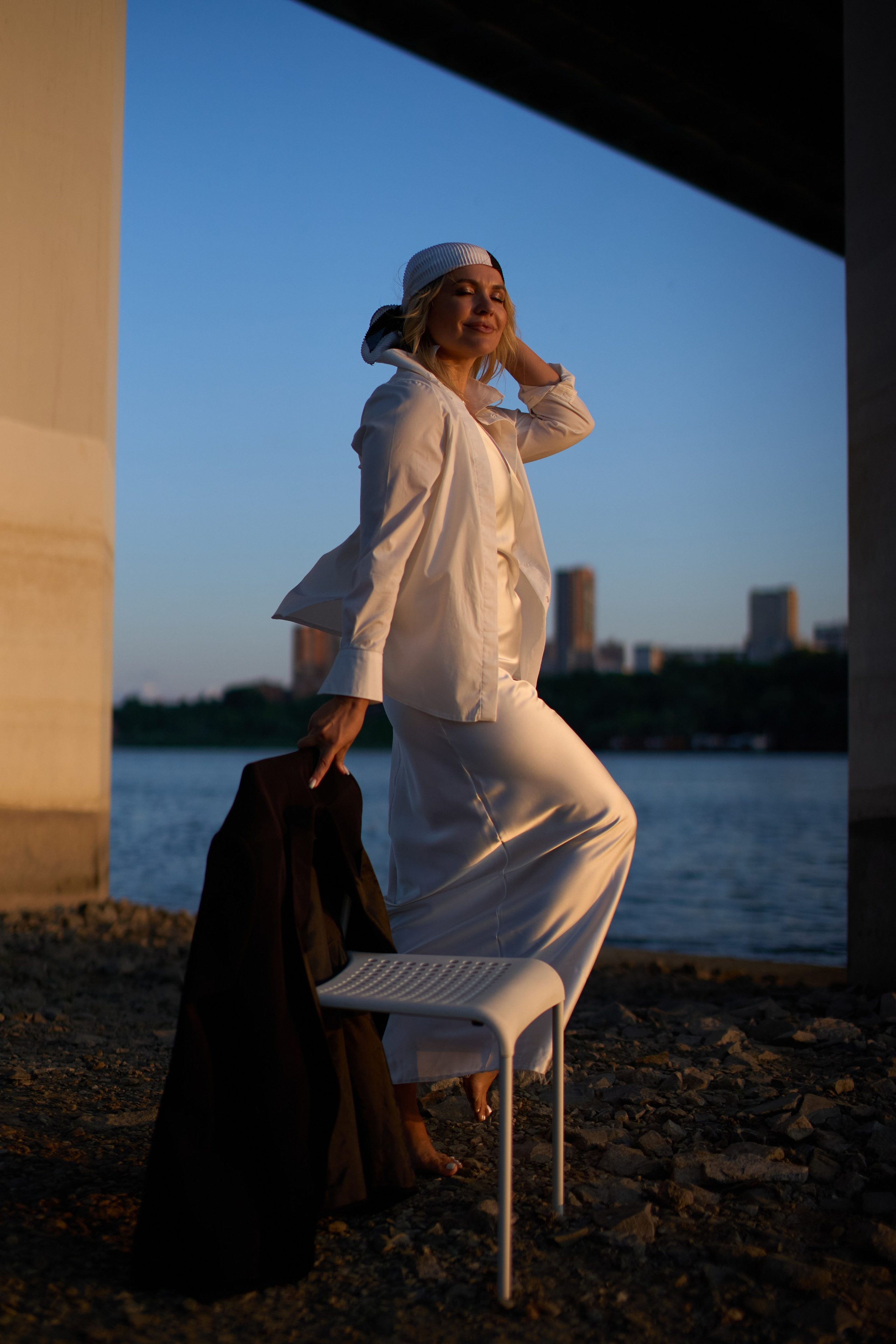 Фотосессия на закате под бугринским мостом. Репортажный и женский фотограф в Новосибирске