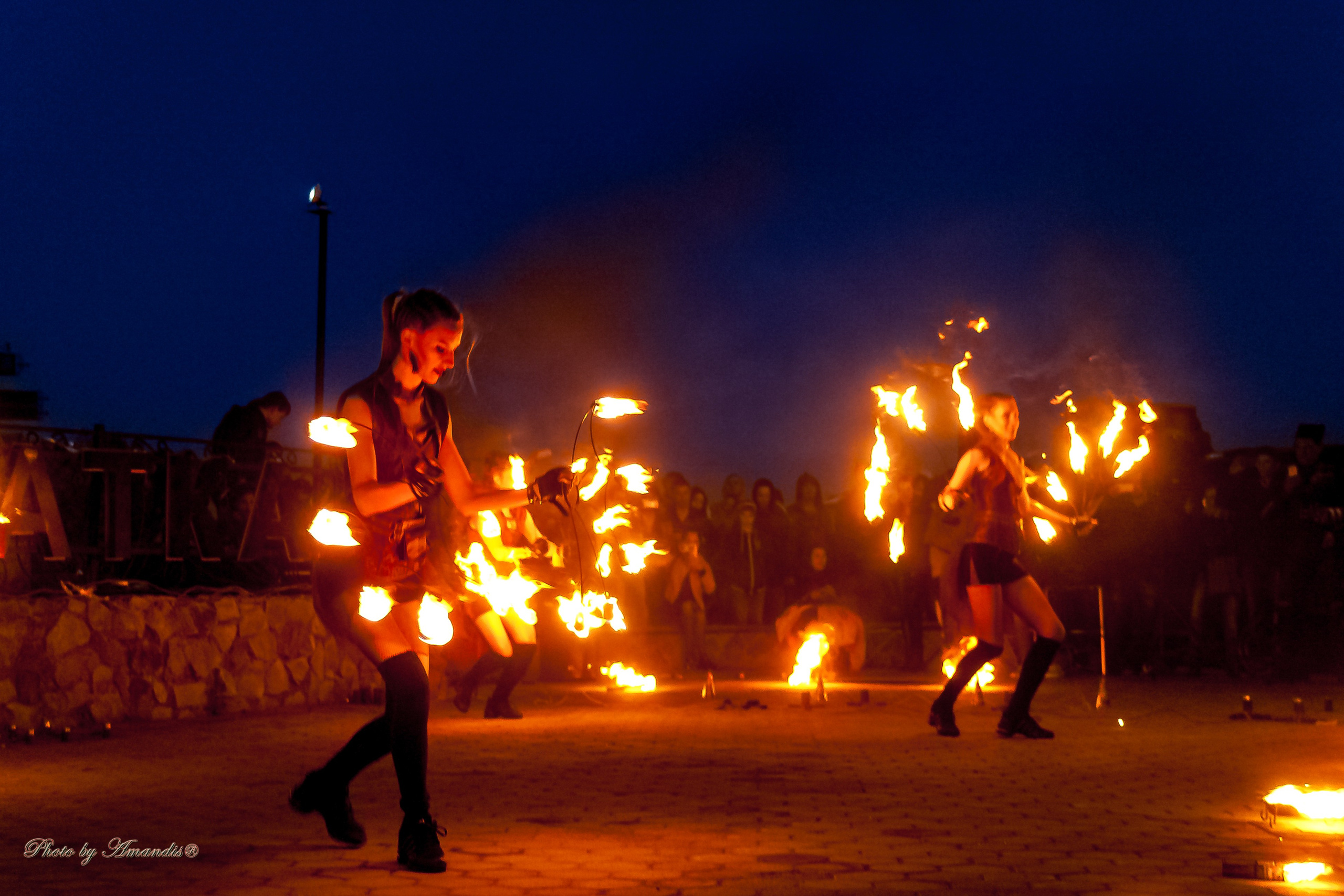 Огненное шоу у памятника «Здесь начинается Россия». Камчатка. Май 2017. Репортажная съемка в Москве и области. Анималистика