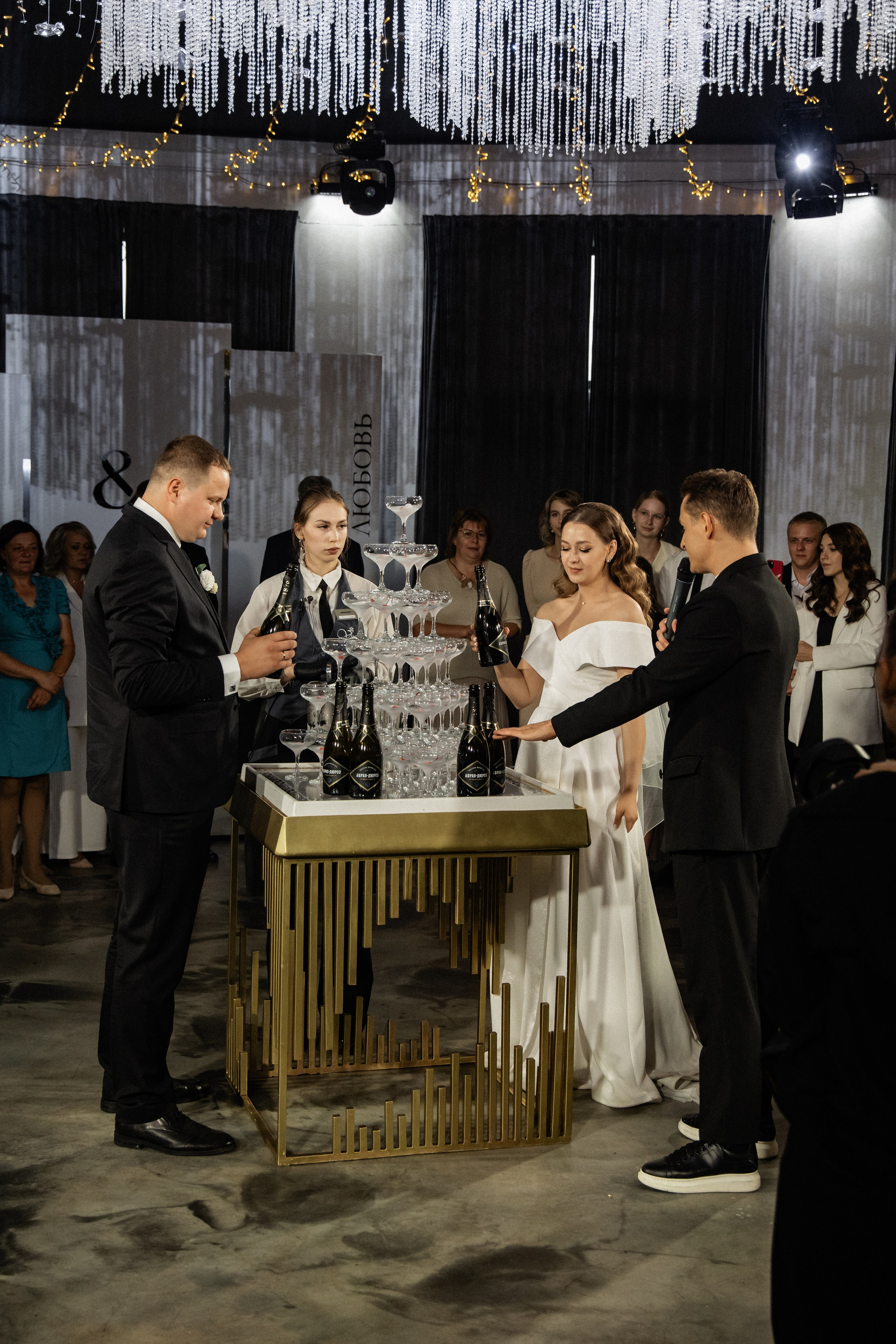 Данил и Любовь, мои фото с этого праздника. я был гость). Свадебный и семейный фотограф в г. Волхов Алексей Кочерыжкин