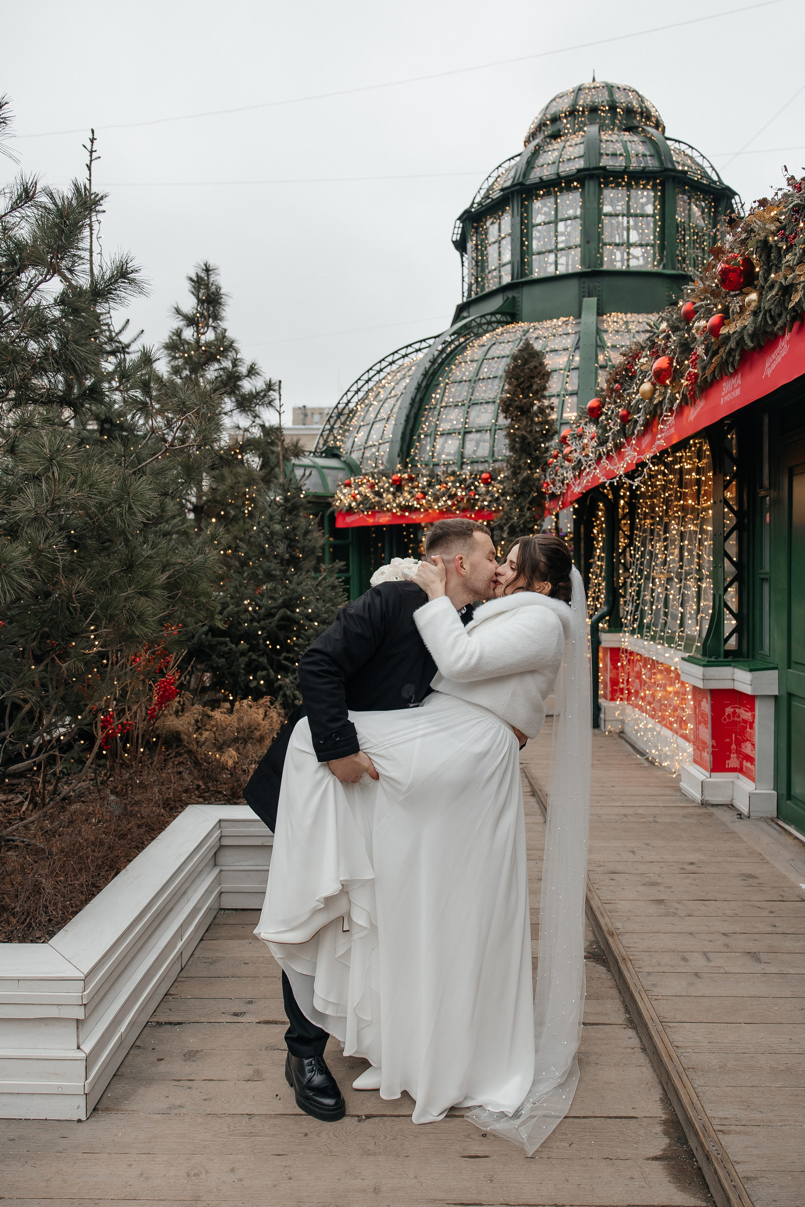 Новогодняя свадебная фотосессия зимой