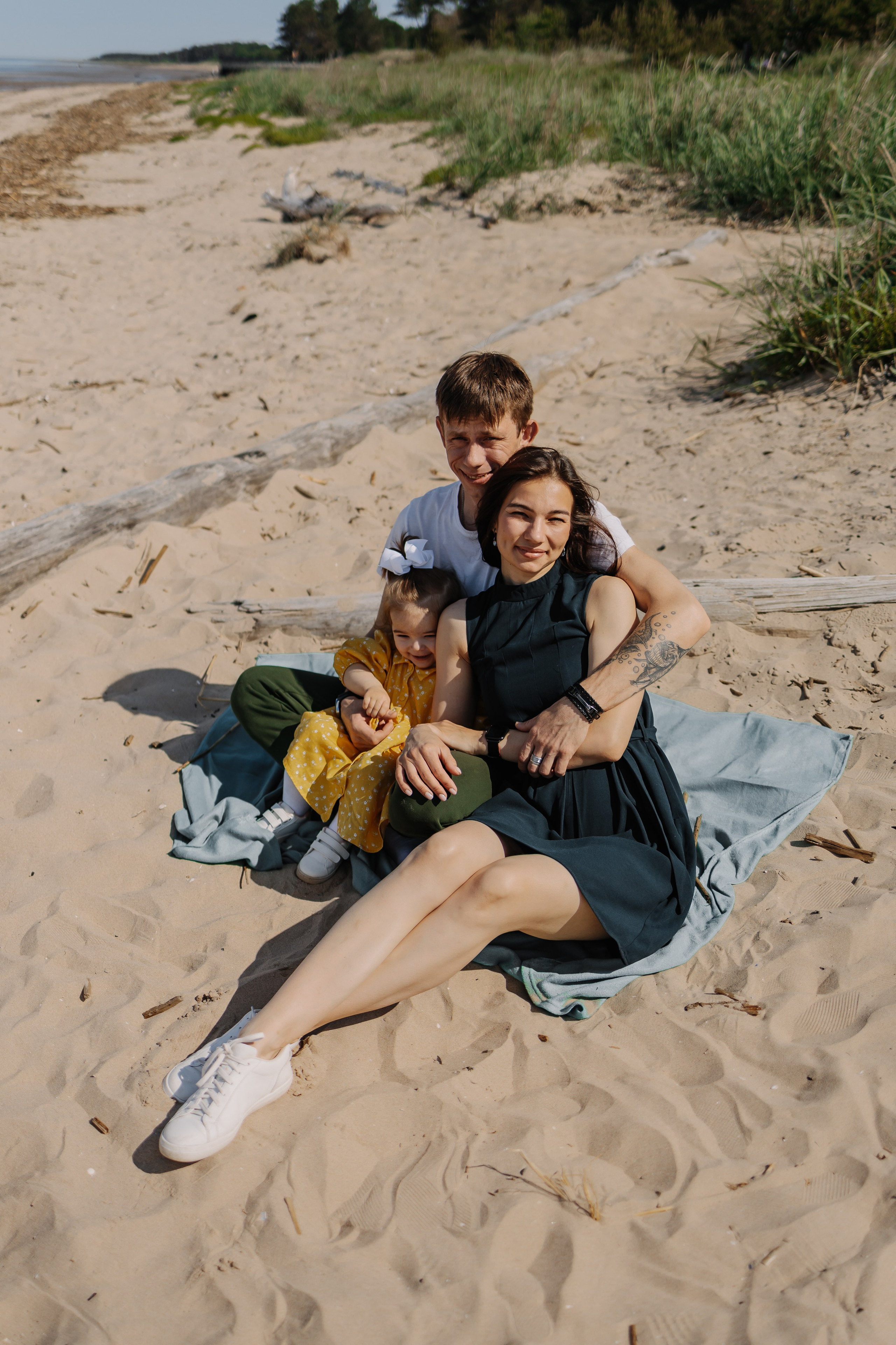 Ирина, Артём и Карина. Главная