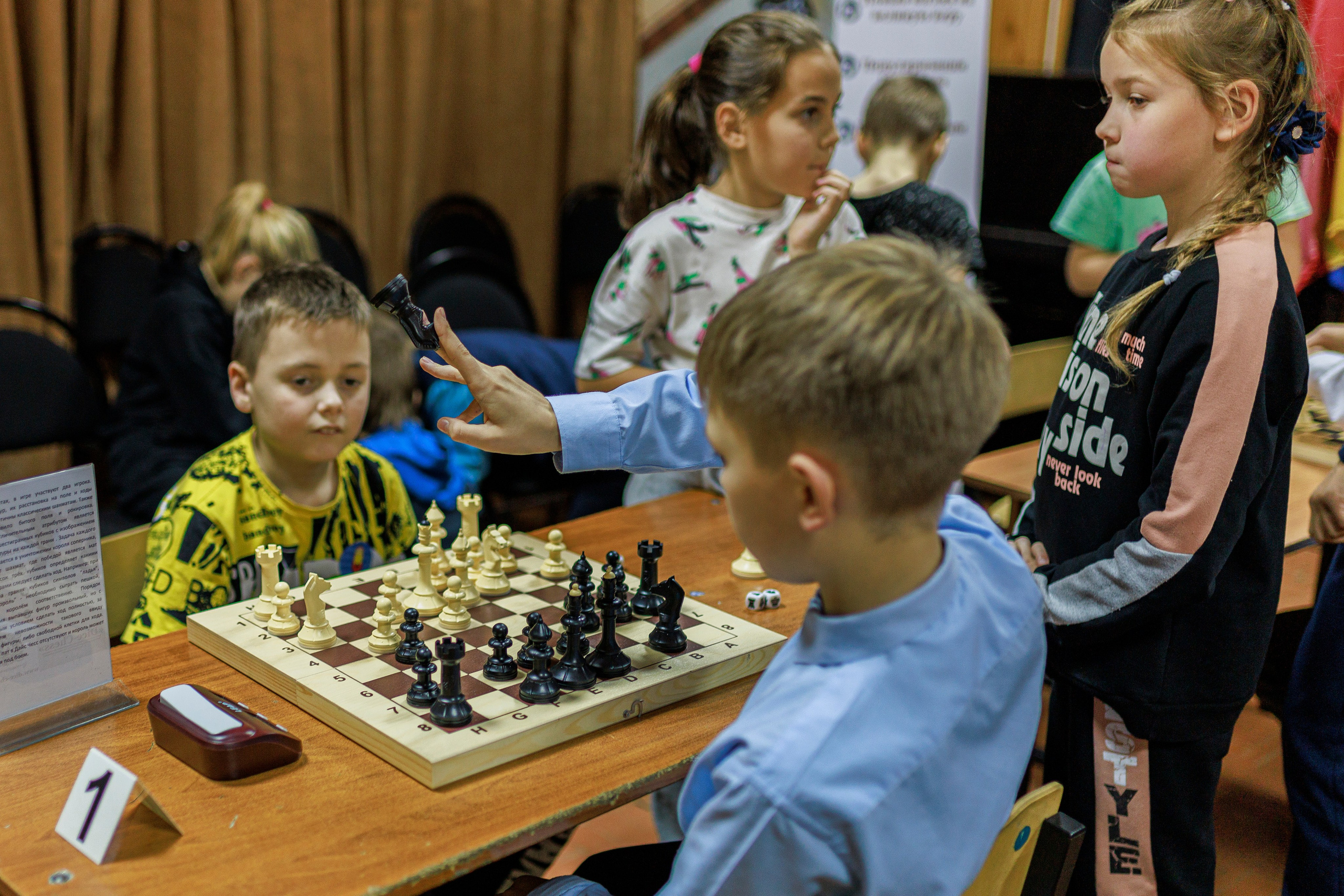 Репортажная сьёмка игры в шахматы в детском доме. Семейный и детский фотограф в Рязани Васюгова Мария