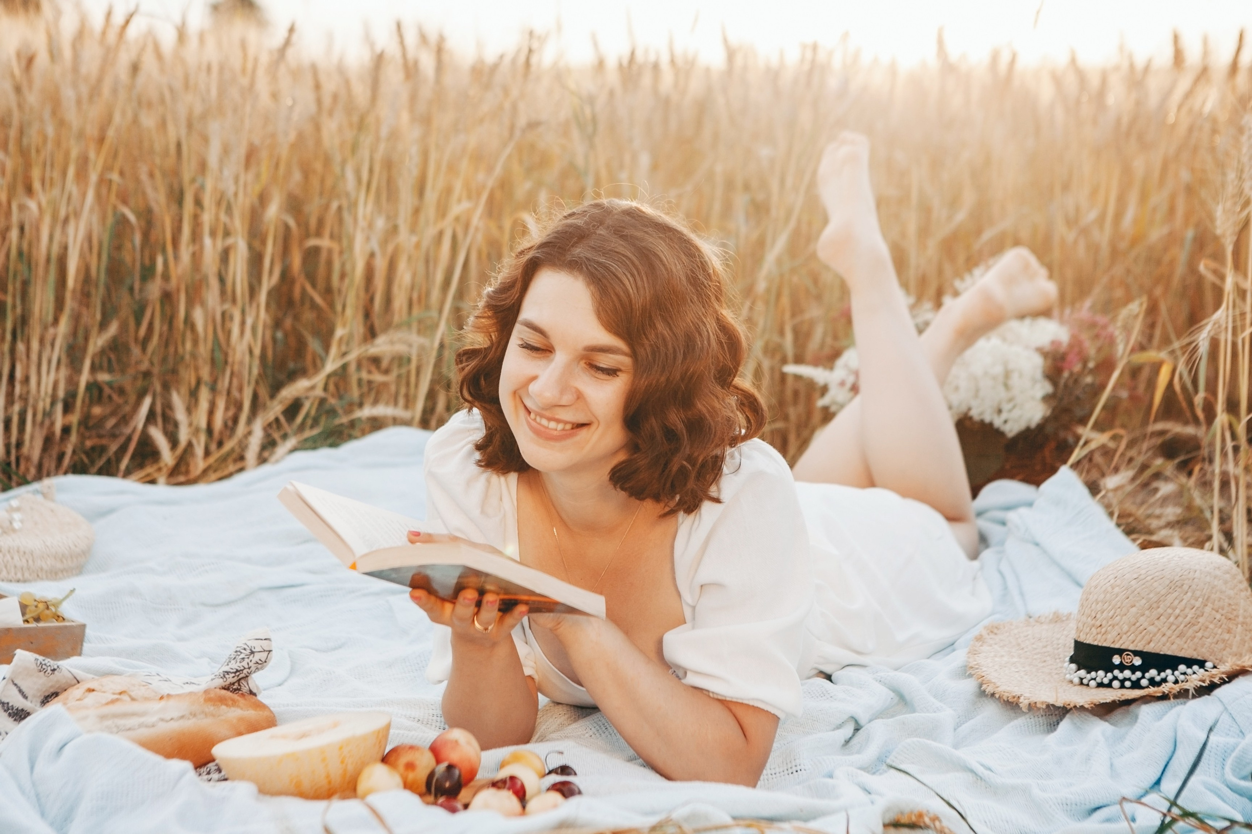 Семейная фотосессия в поле на закате. Фотограф Ольга Ефремова