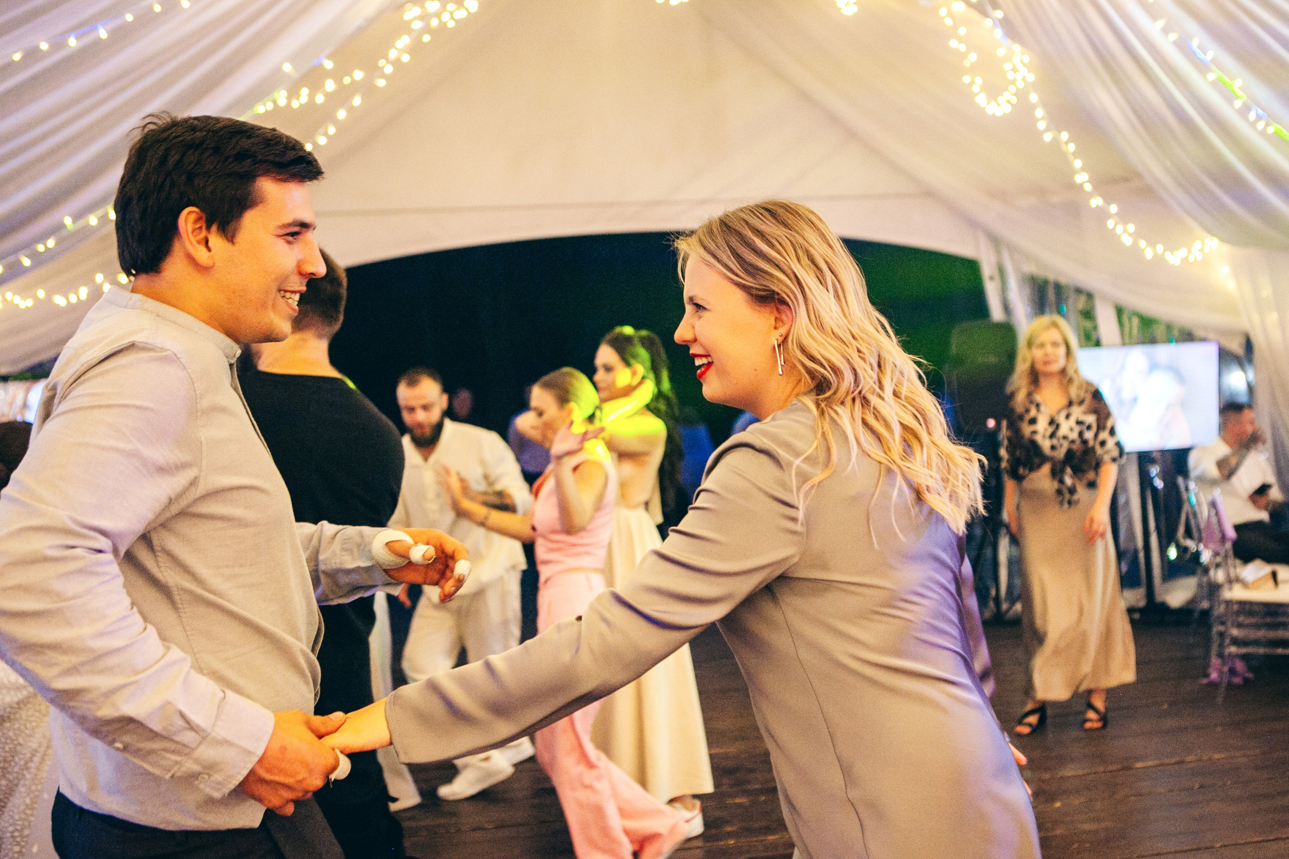 Свадебная фотосессия в отеле hartwell hotel и на патриарших прудах. Фотограф Ольга Ефремова