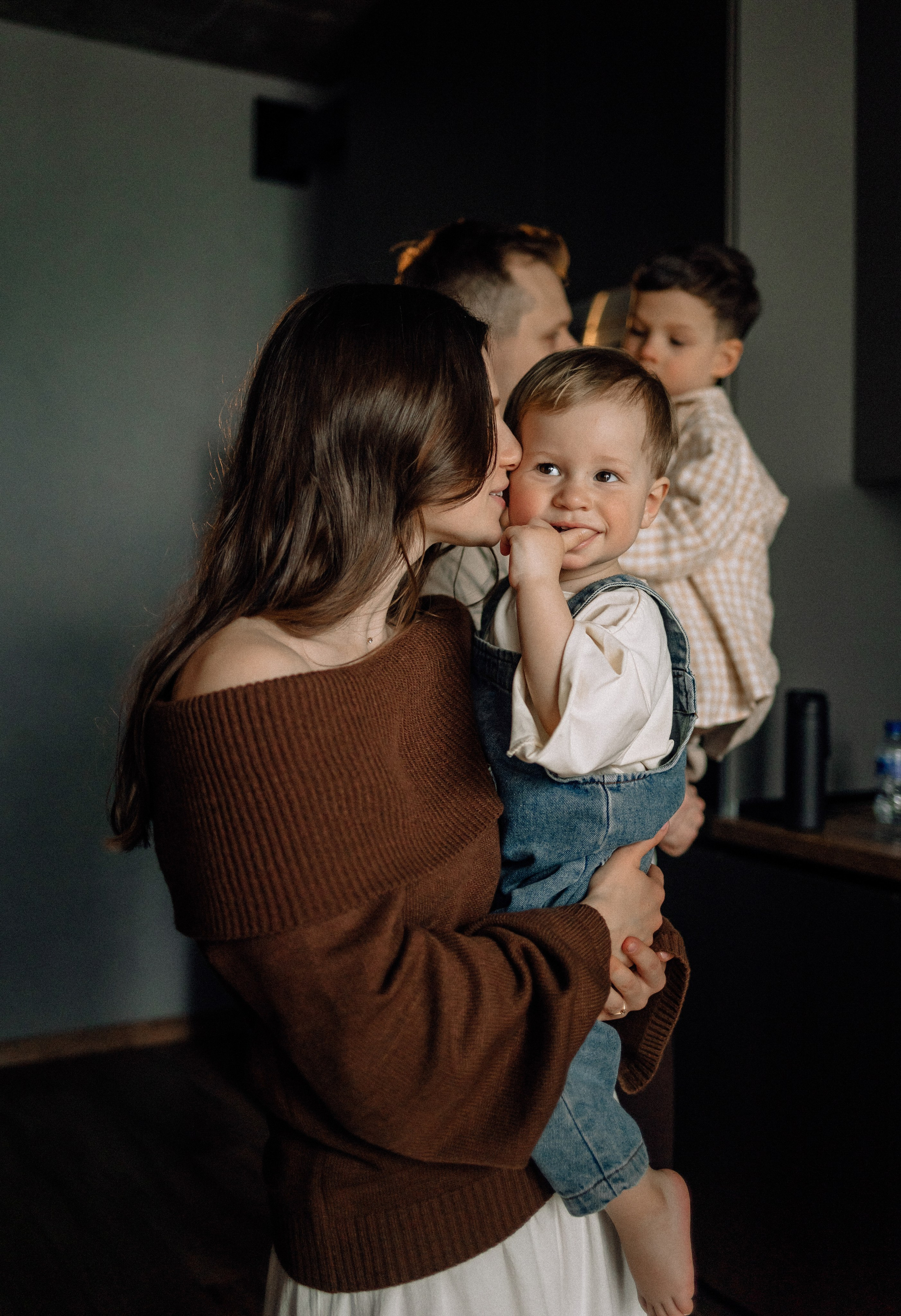 Звонко смеялись