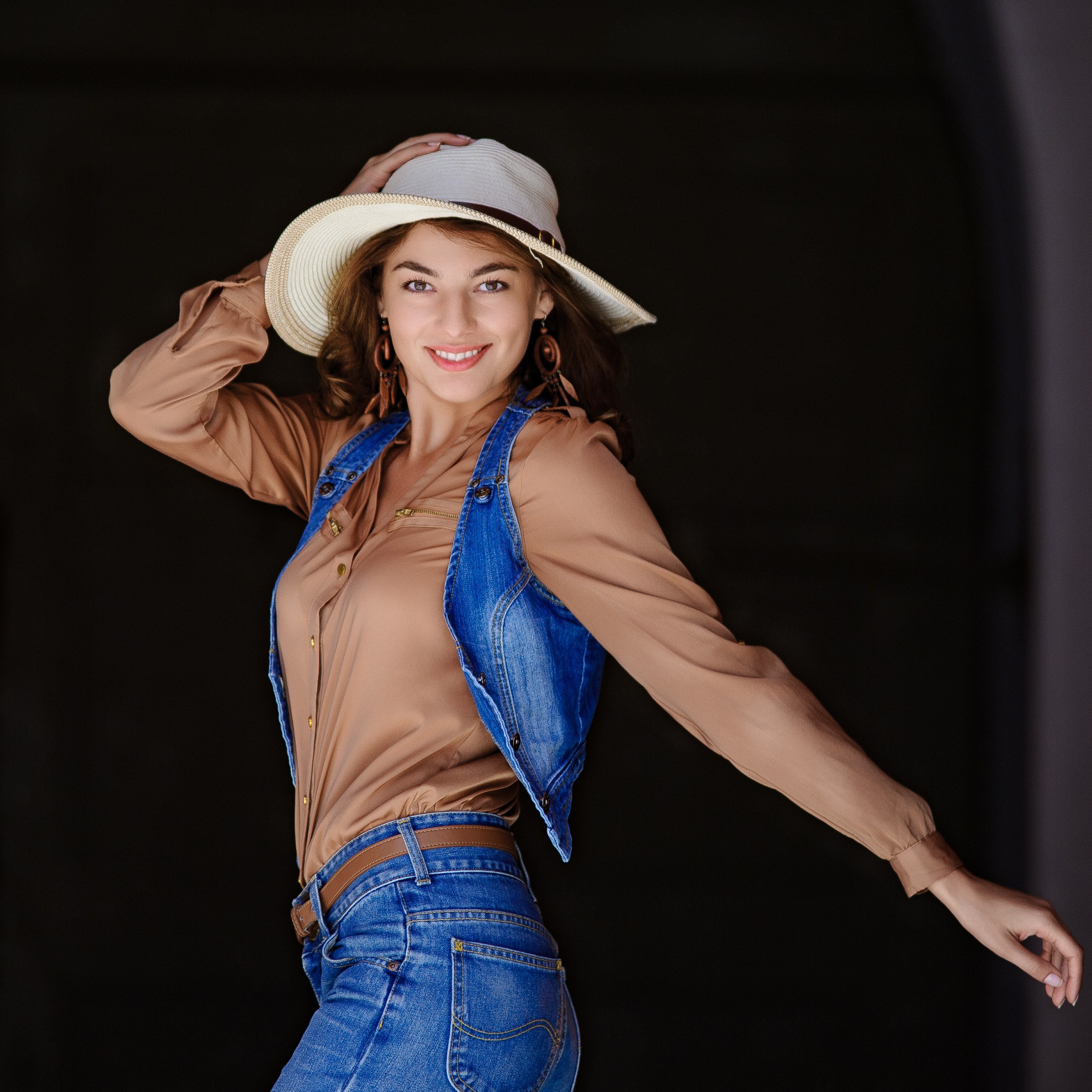 Женская фотосессия в Питере с ретушью фото от 2500 рублей.