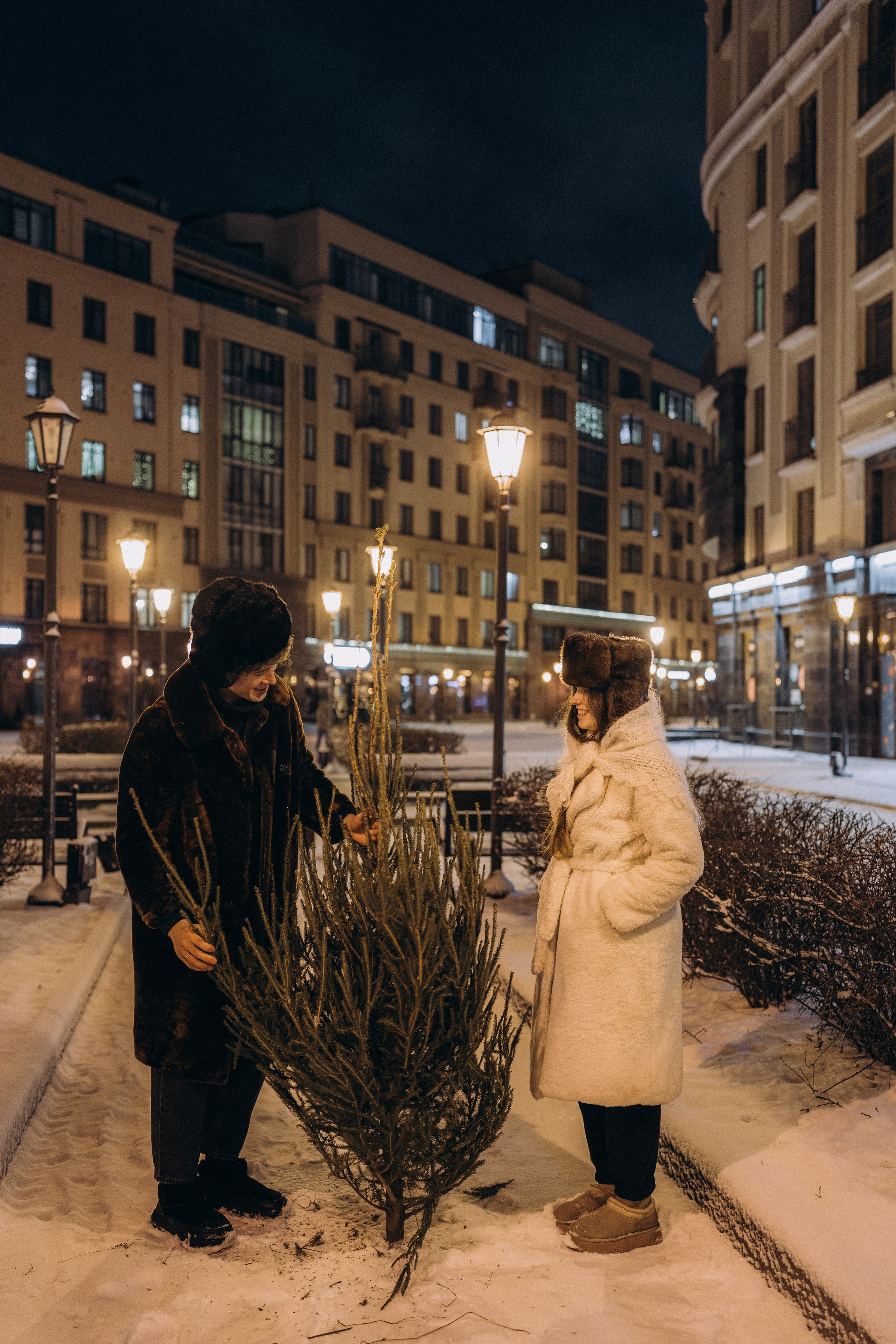 НОВОГОДНЯЯ ПРОГУЛКА ПАРЫ ПО ЧЕРНЫШЕВСКОЙ ПЕРЕД НОВЫМ ГОДОМ. Профессиональный фотограф, Санкт-Петербург — Виктория Богомолова