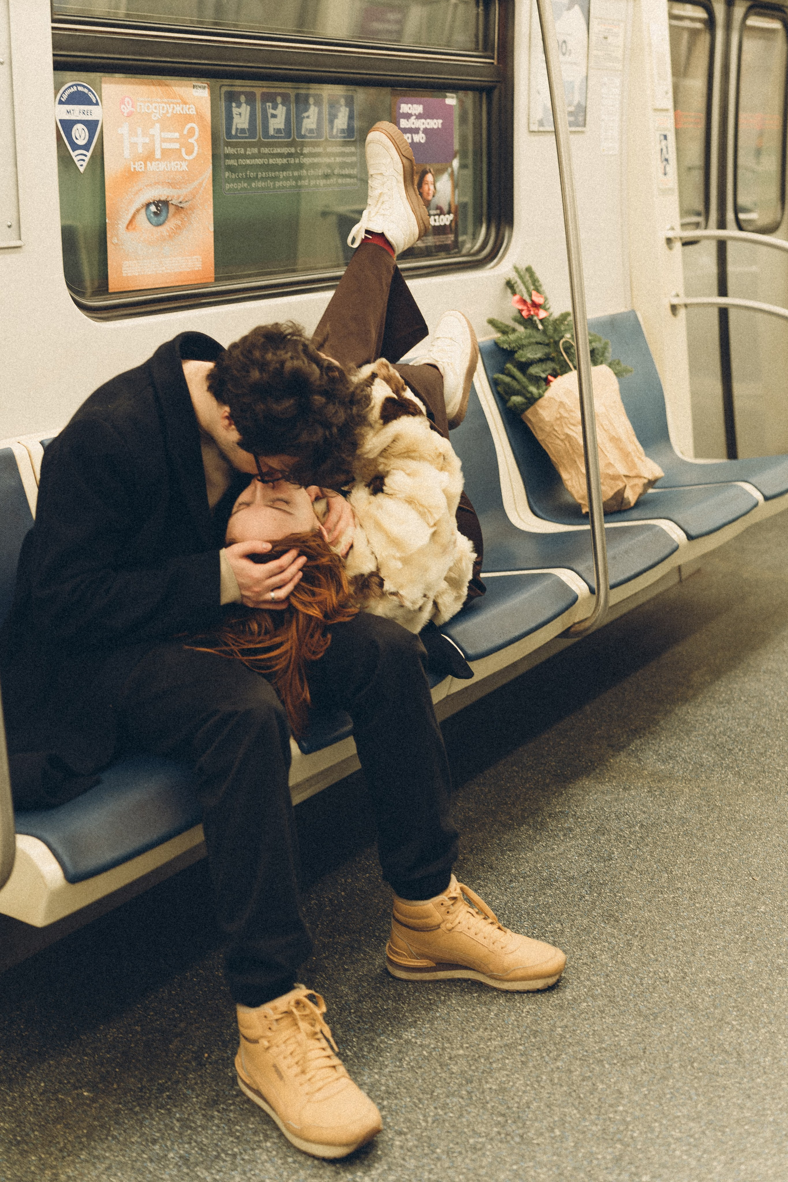 НОВОГОДНЯЯ ФОТОСЕСИИЯ ПАРЫ В МЕТРО ЛЮБОВЬ. Профессиональный фотограф, Санкт-Петербург — Виктория Богомолова
