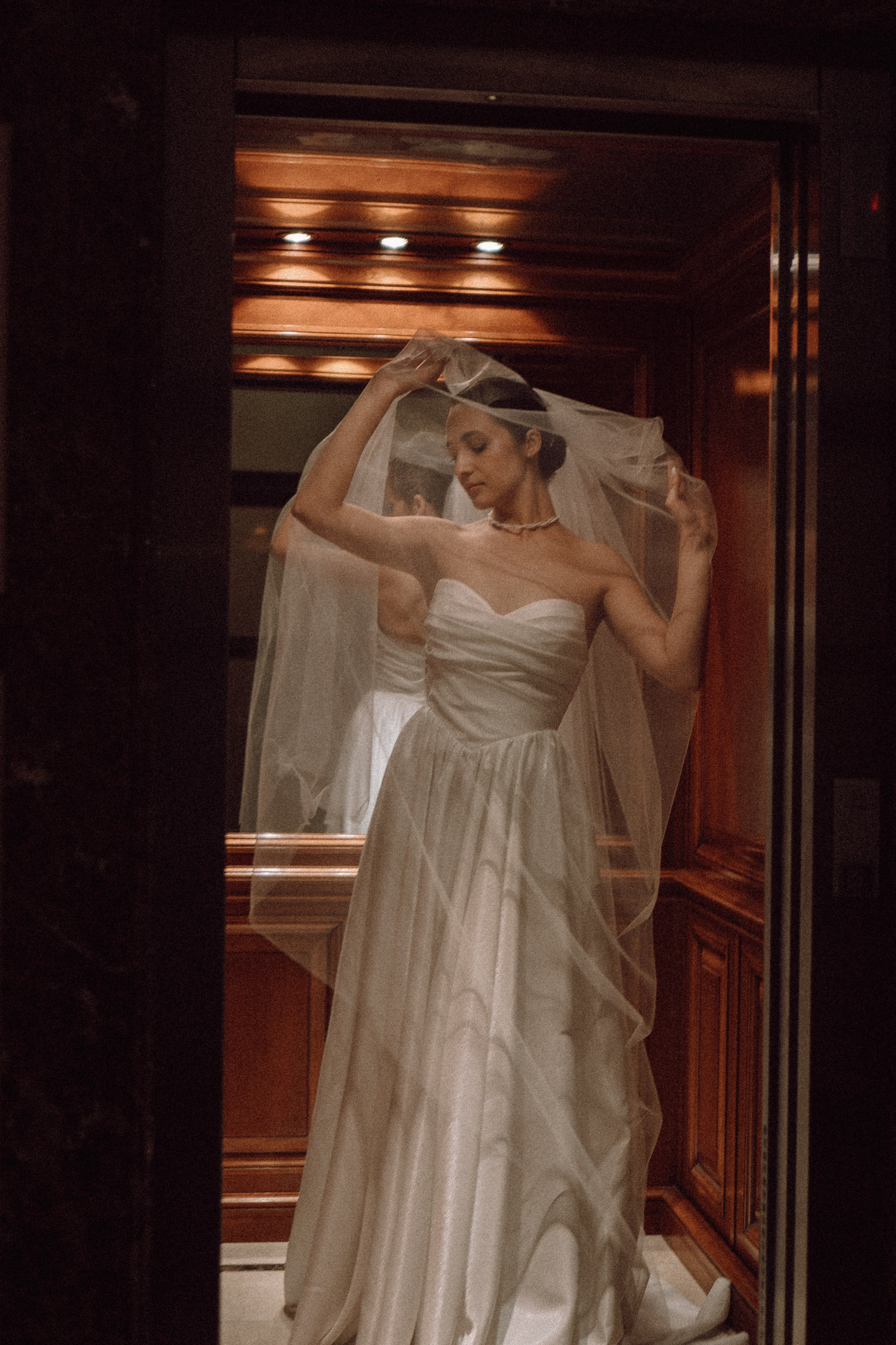 СВАДЕБНАЯ ПРОГУЛКА В САНТК-ПЕТЕРБУРГЕ (ИСАКИЕВСКИЙ СОБОР, ЗИМНЯЯ КАНАВКА, ЭРМИТАЖ И БОЛЬШАЯ МОРСКАЯ УЛИЦА). Профессиональный фотограф, Санкт-Петербург — Виктория Богомолова