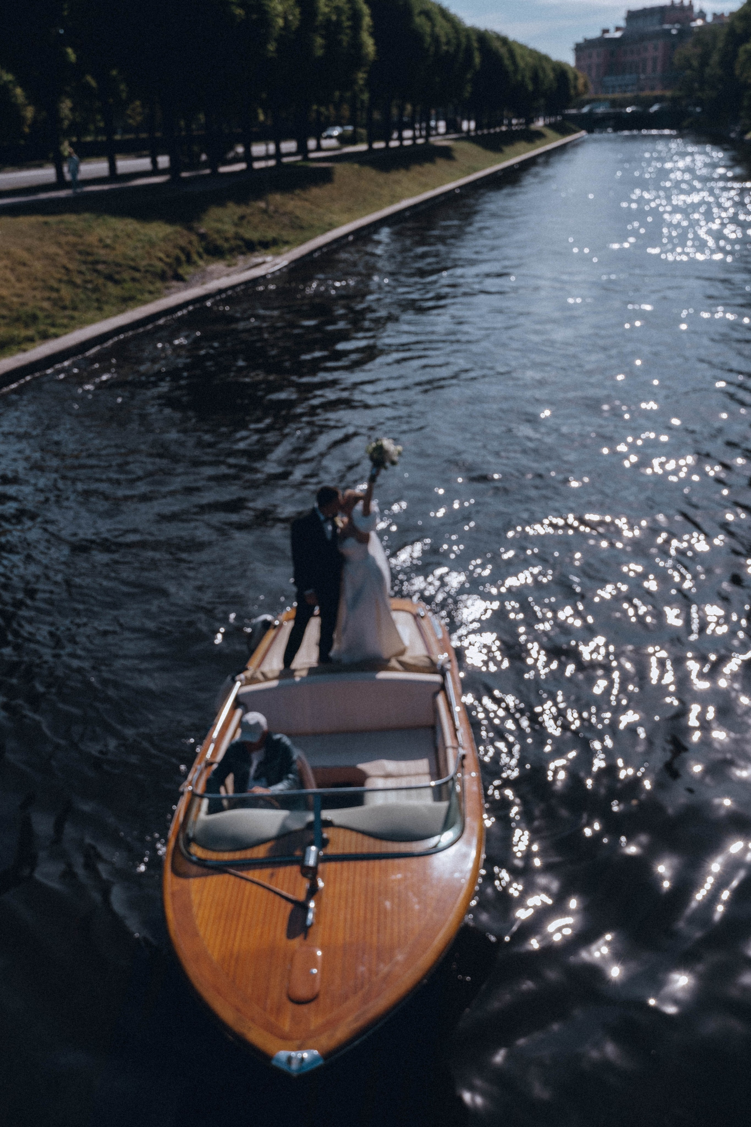 СВАДЕНБНАЯ СЬЕМКА НА КАТЕРЕ ПО КАНАЛАМ САНКТ-ПЕТЕРБУРГА И В АКВАТОРИИ НЕВЫ. Профессиональный фотограф, Санкт-Петербург — Виктория Богомолова