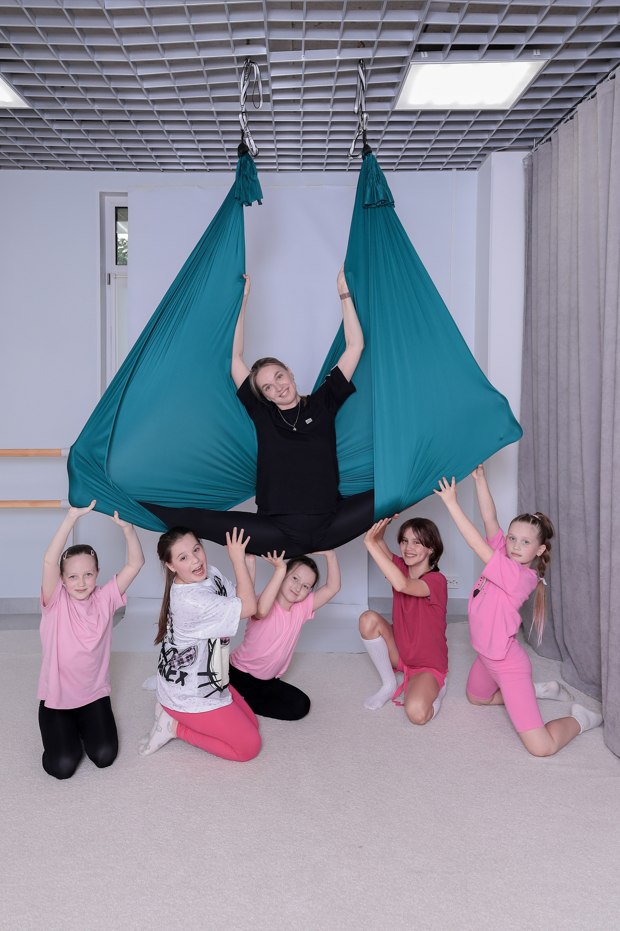 Детская аэройога. Фотограф Надршина Лилия