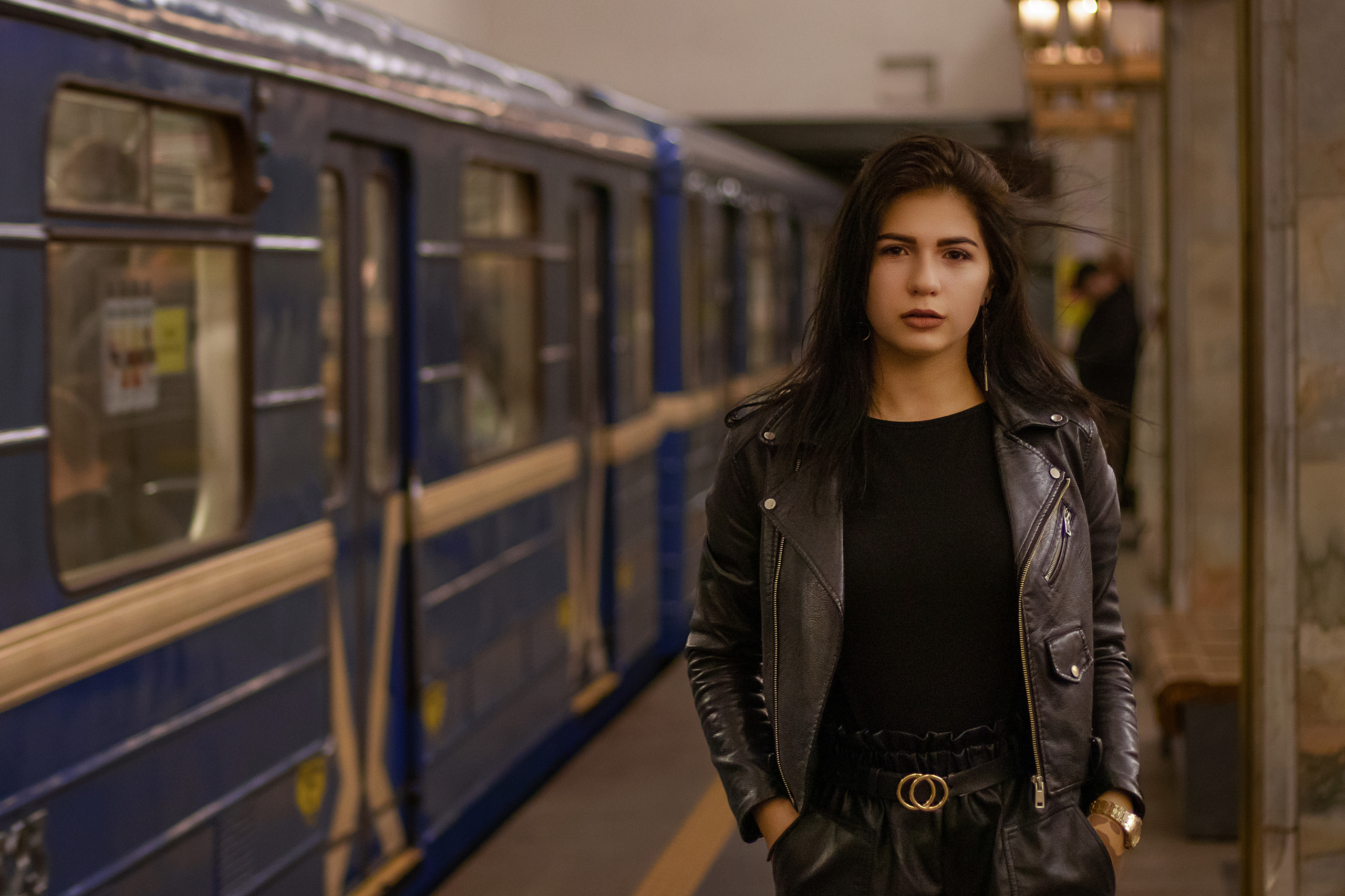 Портред девушки в метро. Фотограф Фёдор Веренич