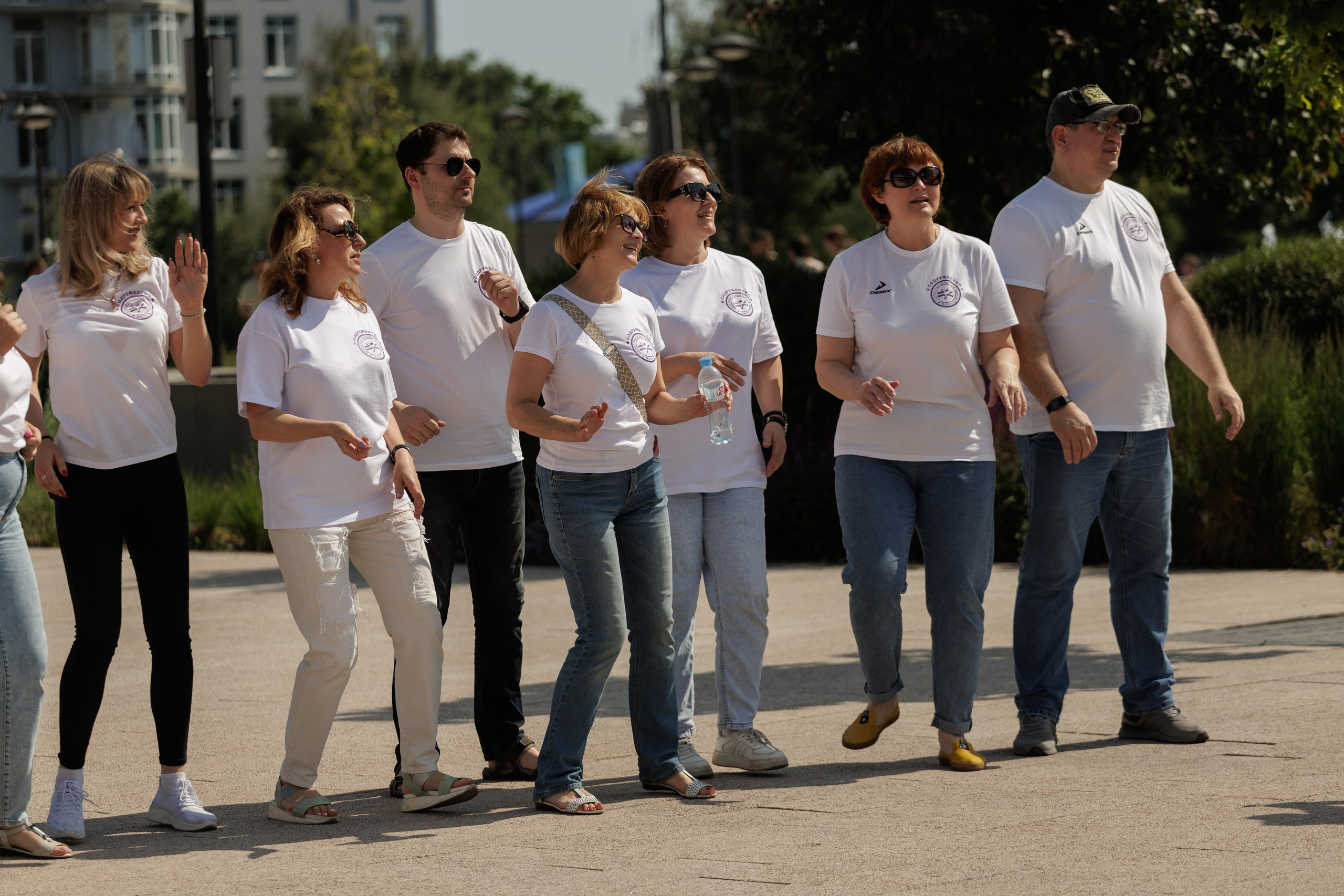 Репортажные фото съёмки клипа от родителей выпускникам. Свадебный фотограф в Воронеже Александр Работкин