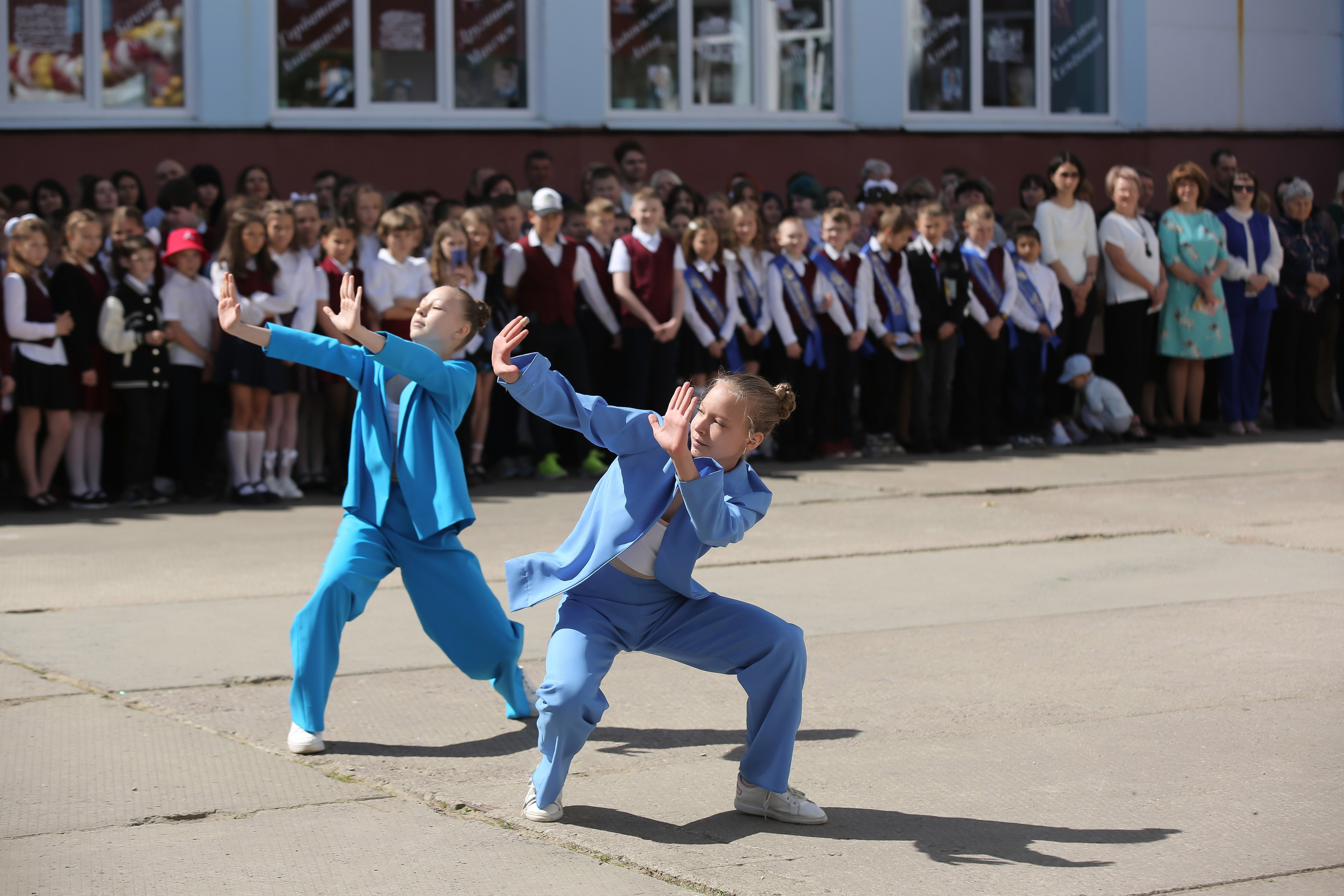 ЛИНЕЙКА «ПОСЛЕДНИЙ ЗВОНОК» 9 ШКОЛА 2024 г МЦЕНСК. ТВОЙ АЛЬБОМ / ТВОИ ПРАВИЛА