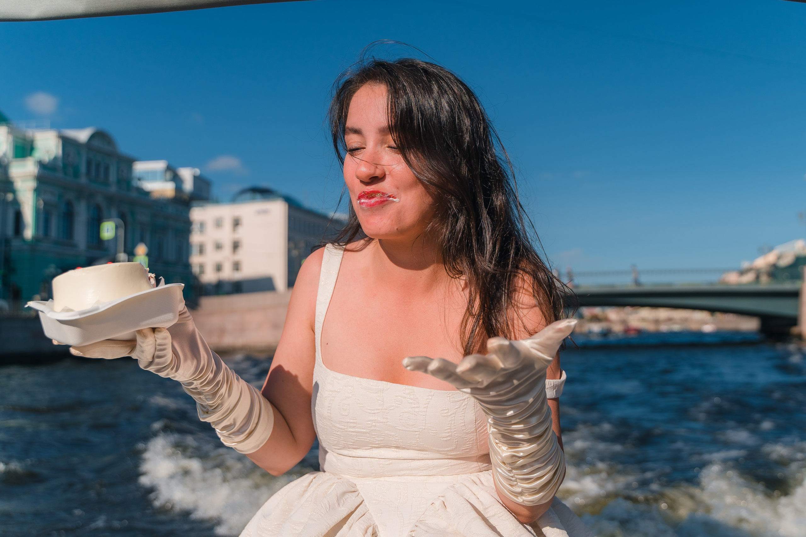 Фотосъемка девичника, встреча девушек, веселые женские портреты