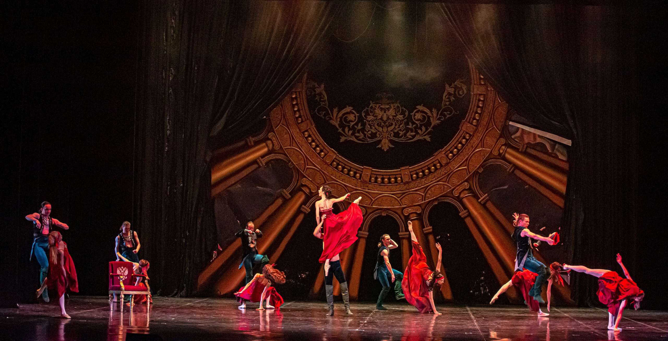 Русский Гамлет спектакль премьера Марийского театра оперы и балета в Зимнем театре г. Сочи. Фотограф в Сочи Юрий Шептаев