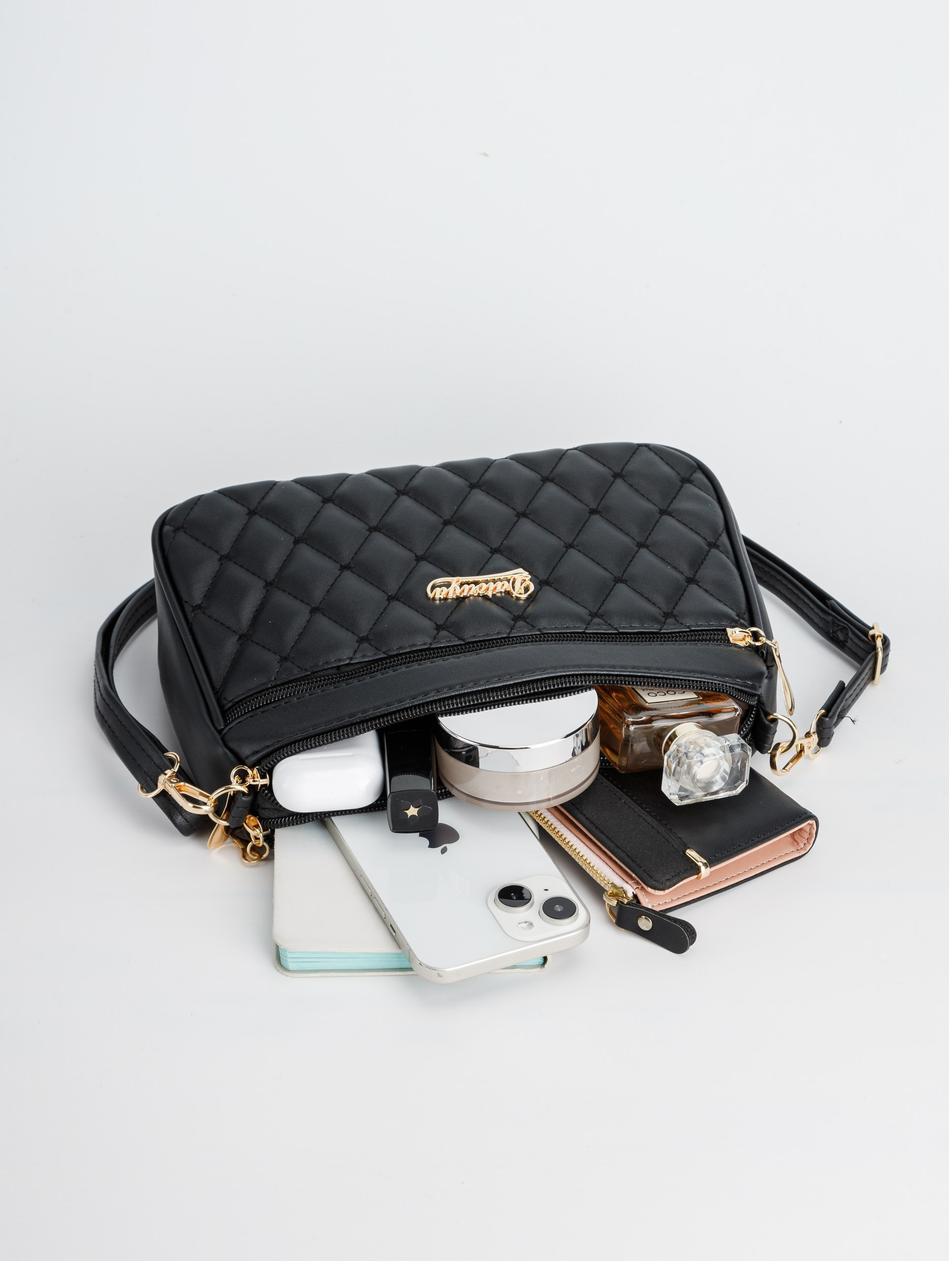 Съемка розовой и черной сумки для маркетплейса. Студия коммерческой съемки ХВОЯ