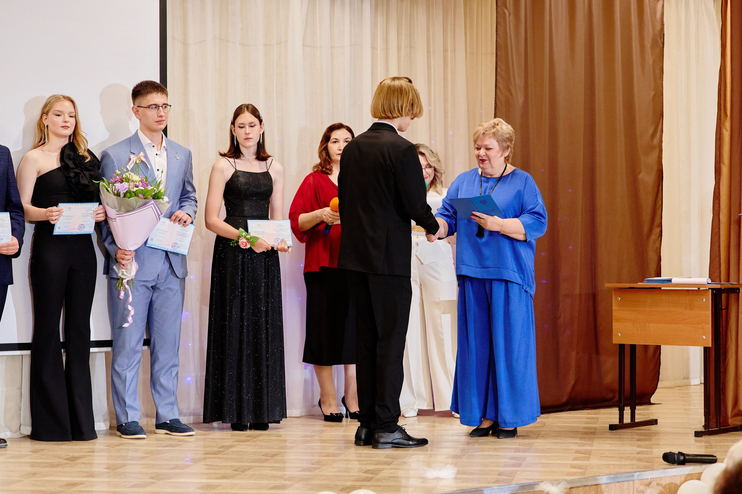 Выпускной 35 Сош. Фотограф Выпускные альбомы Таганрог Сергей Коробченко