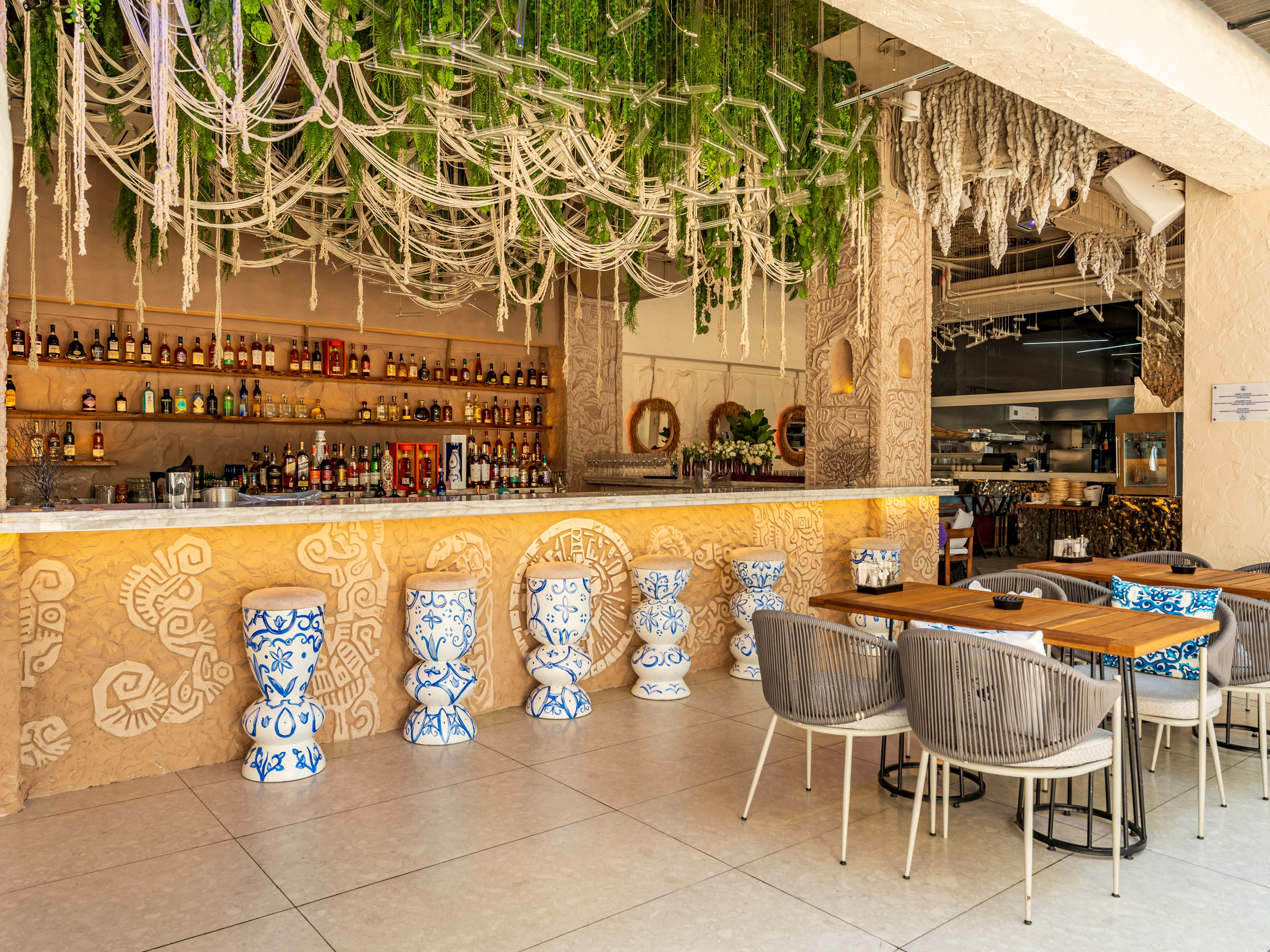 Eden Pool&Bar, съемка бассейна в июле 2026 года. Интерьерный фотограф Алматы