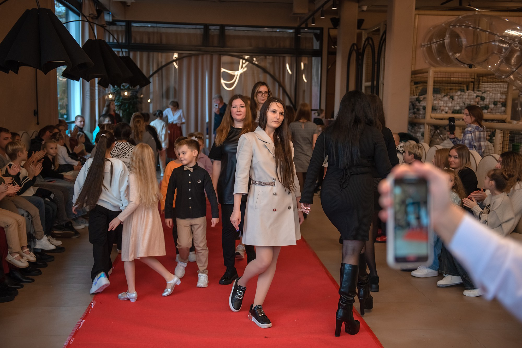 HAPPYkids дефиле в день мамы. Семейный и коммерческий фотограф в Сочи Александр Бодунов
