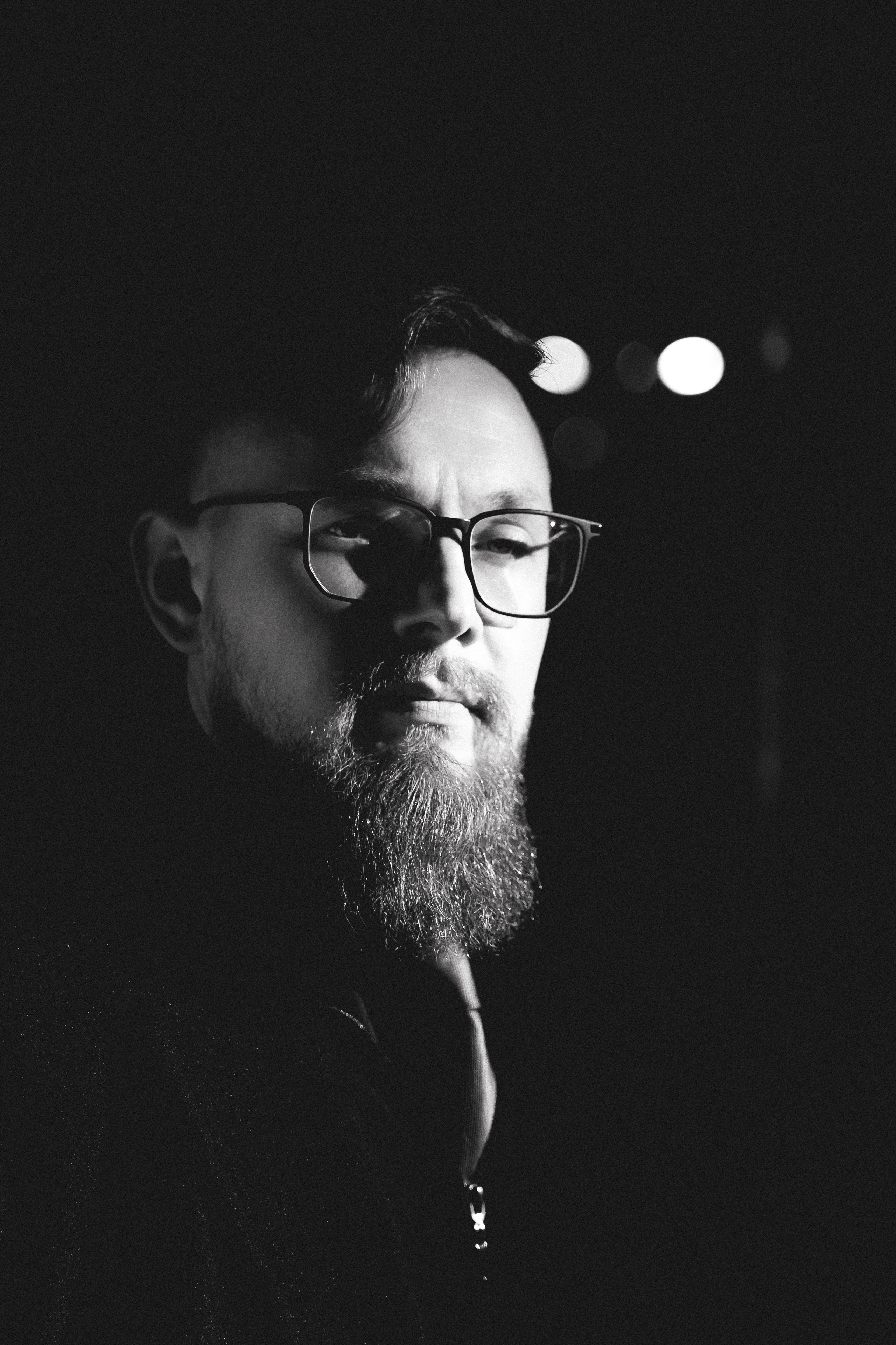 Мужской портрет в стиле фильма «джентльмены». Иван Упоров — фотограф, рилсмейкер чебоксары