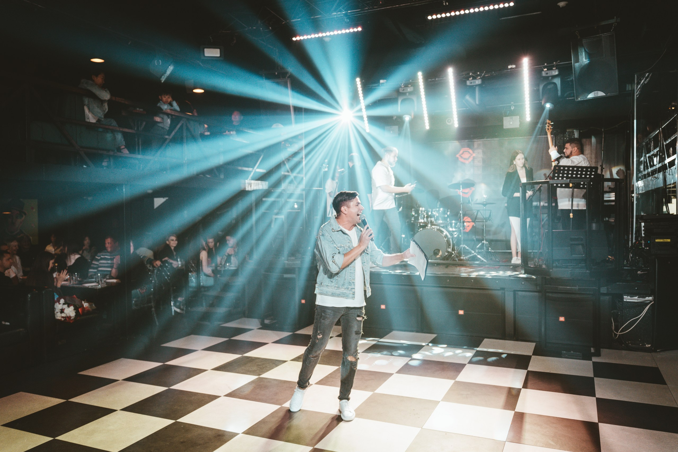 Ведущий мероприятий Владимир Петренко