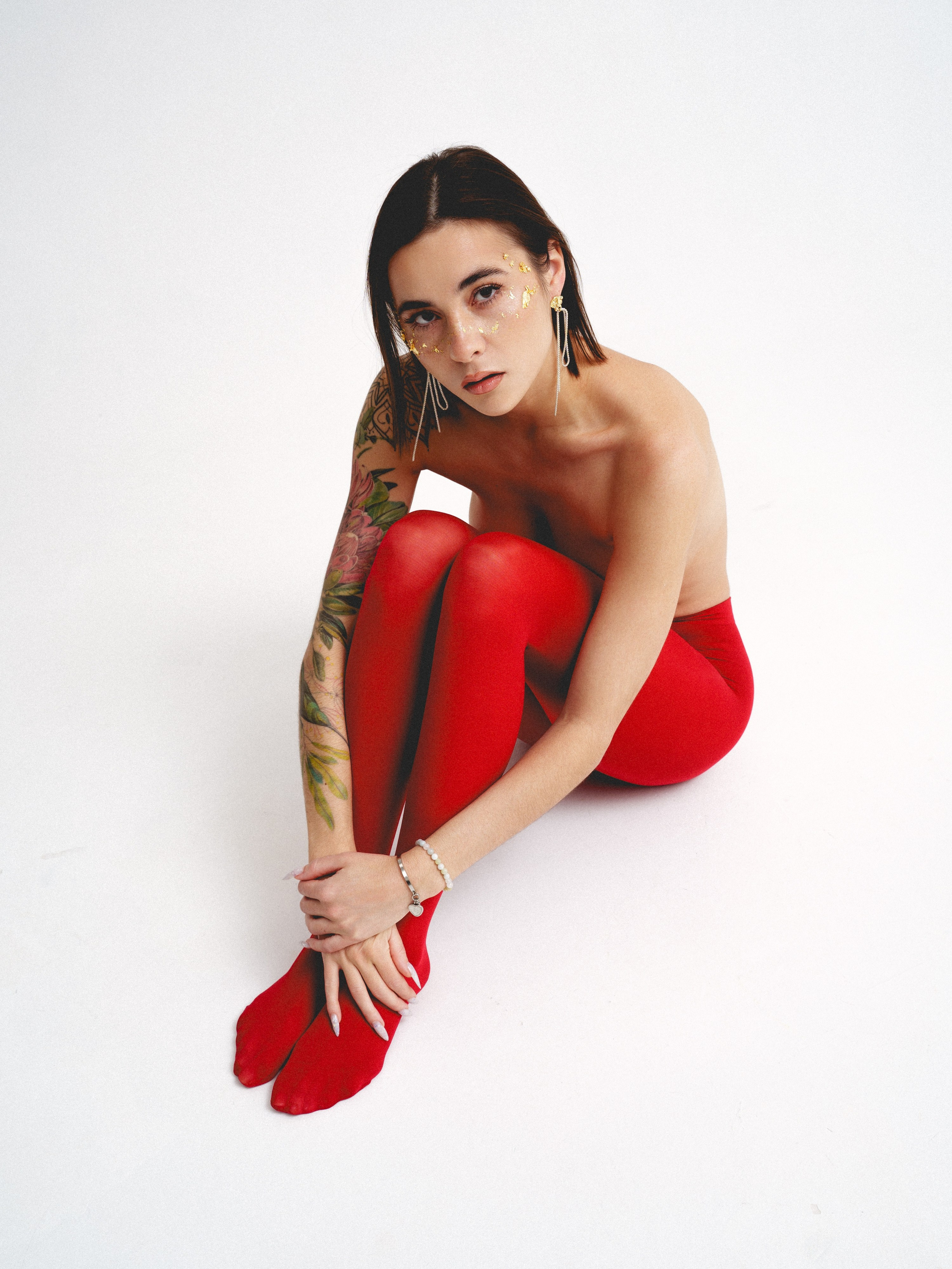 В красных колготках. Иван Упоров — фотограф, рилсмейкер чебоксары