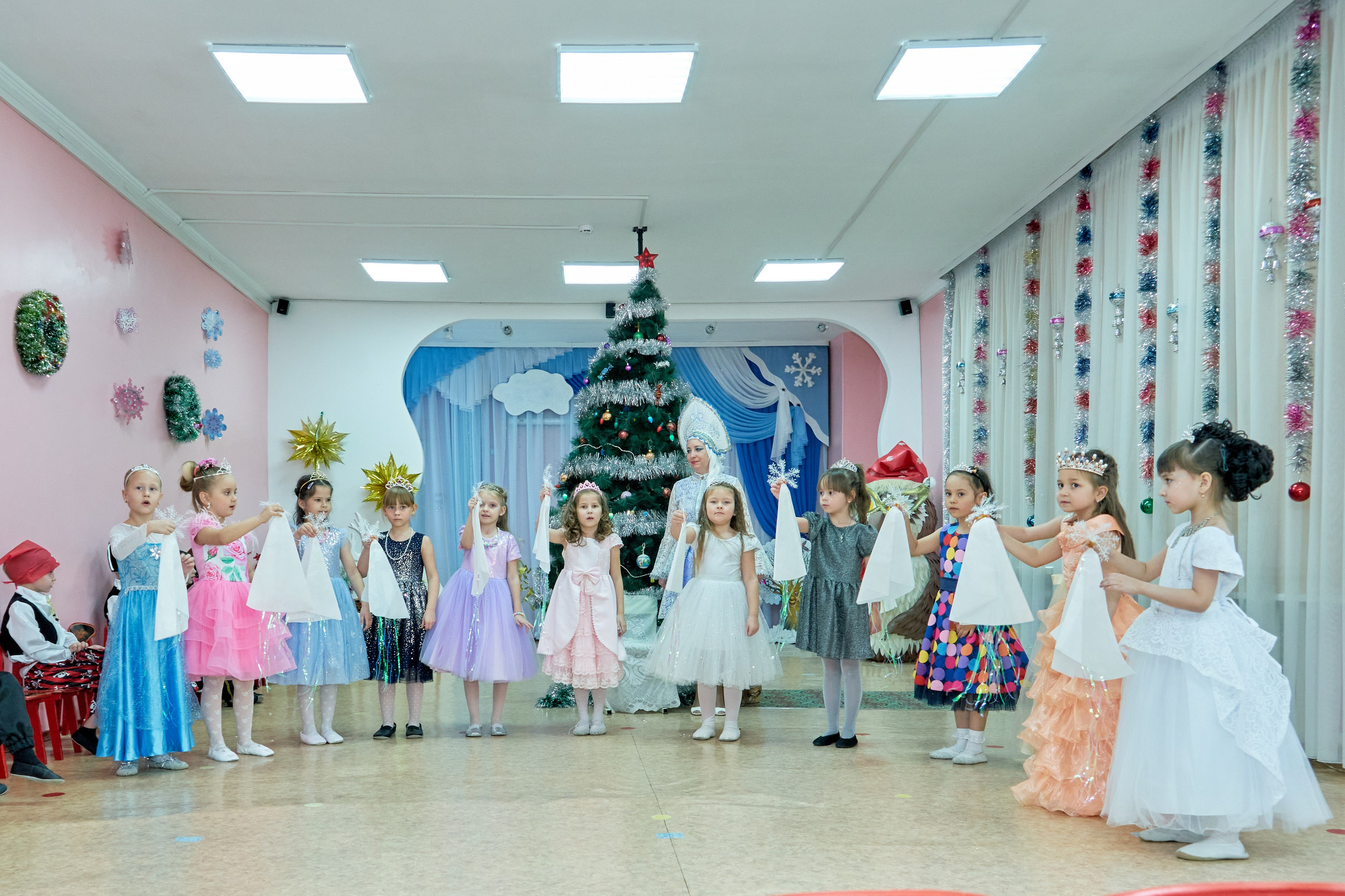 Утренник. Новый год. Выпускные фотокниги во Владивостоке Джуган Елена