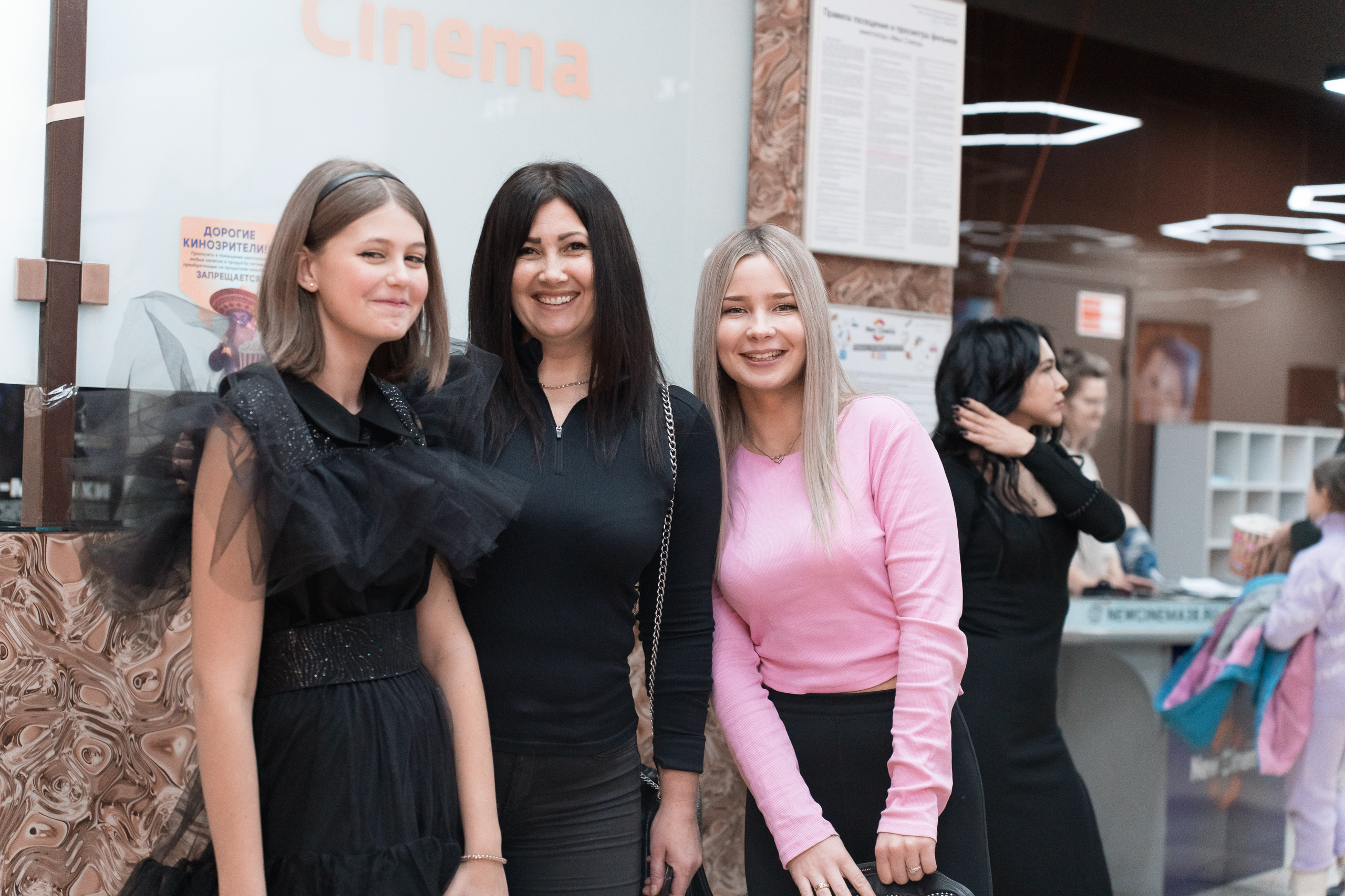 Веб-сериал «МЫ». Для тех, кто не ждёт удачи, а создаёт её. Каждая фотосессия — это твой момент, твой стиль, твой успех. 📸